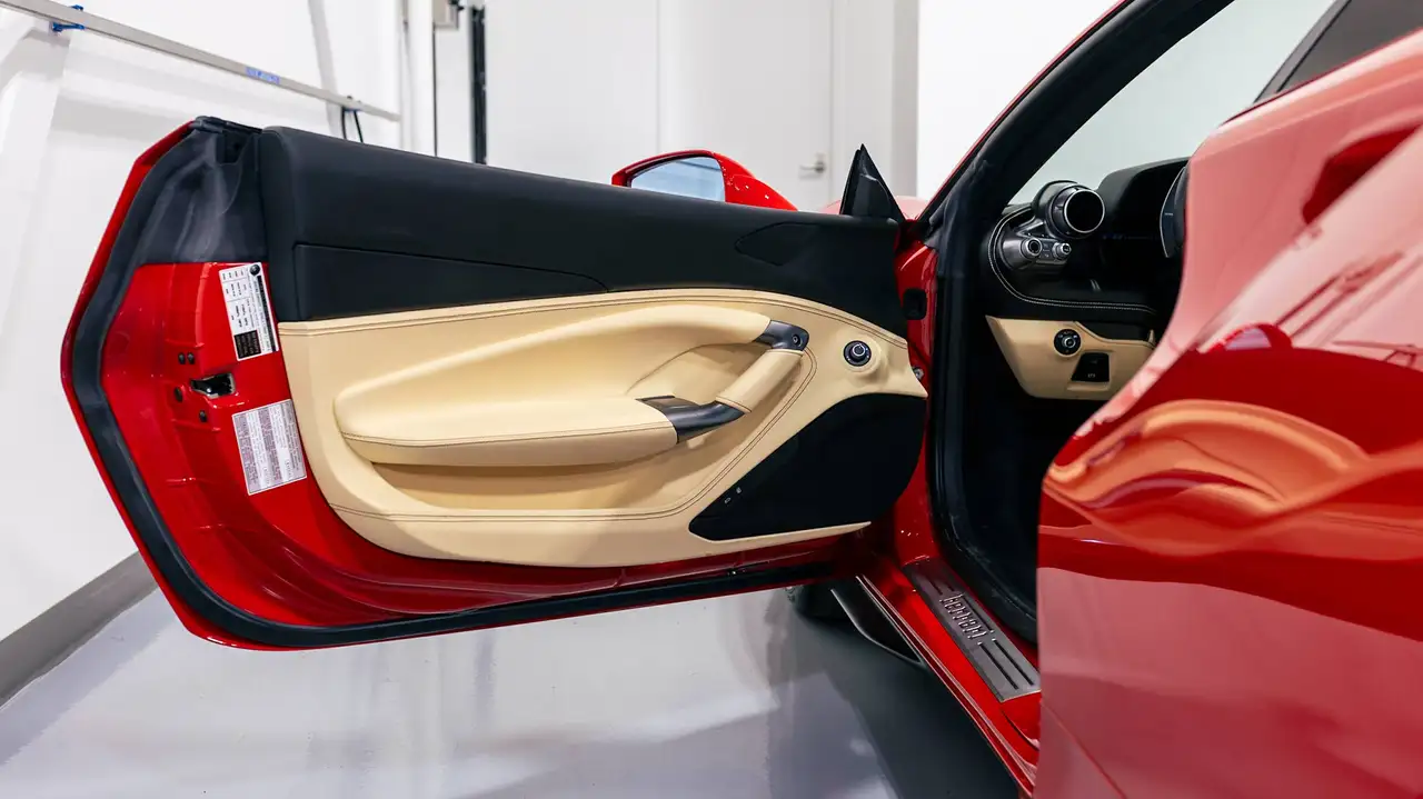 Ferrari F8 Tributo снимка Ferrari F8 Tributo
