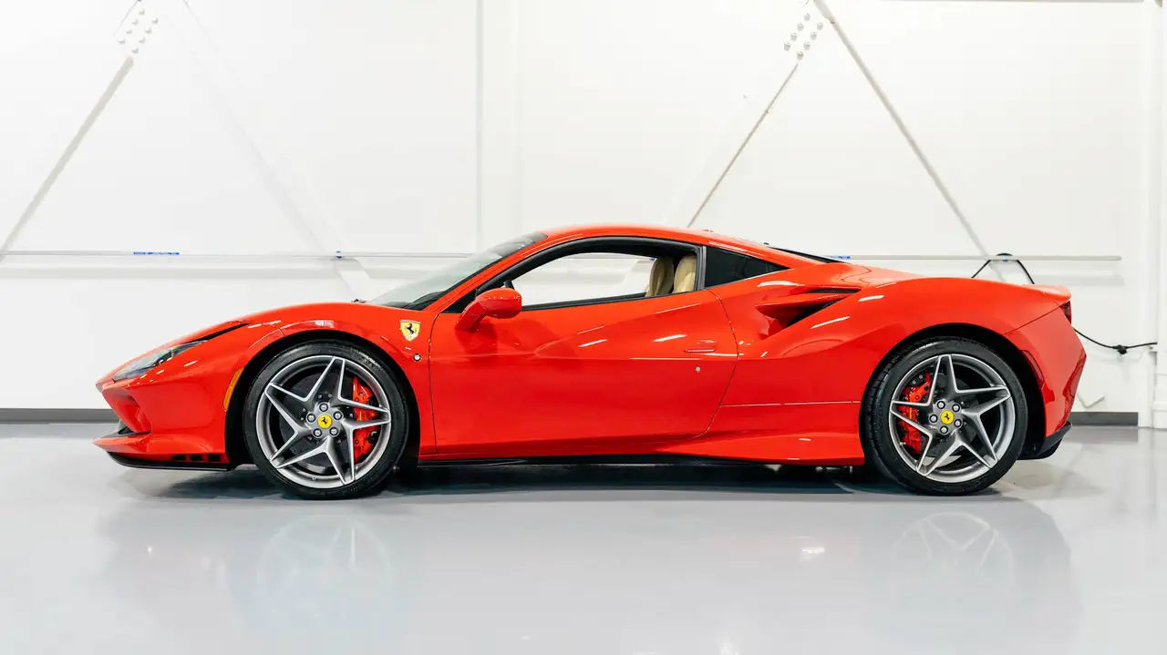 Ferrari F8 Tributo снимка Ferrari F8 Tributo