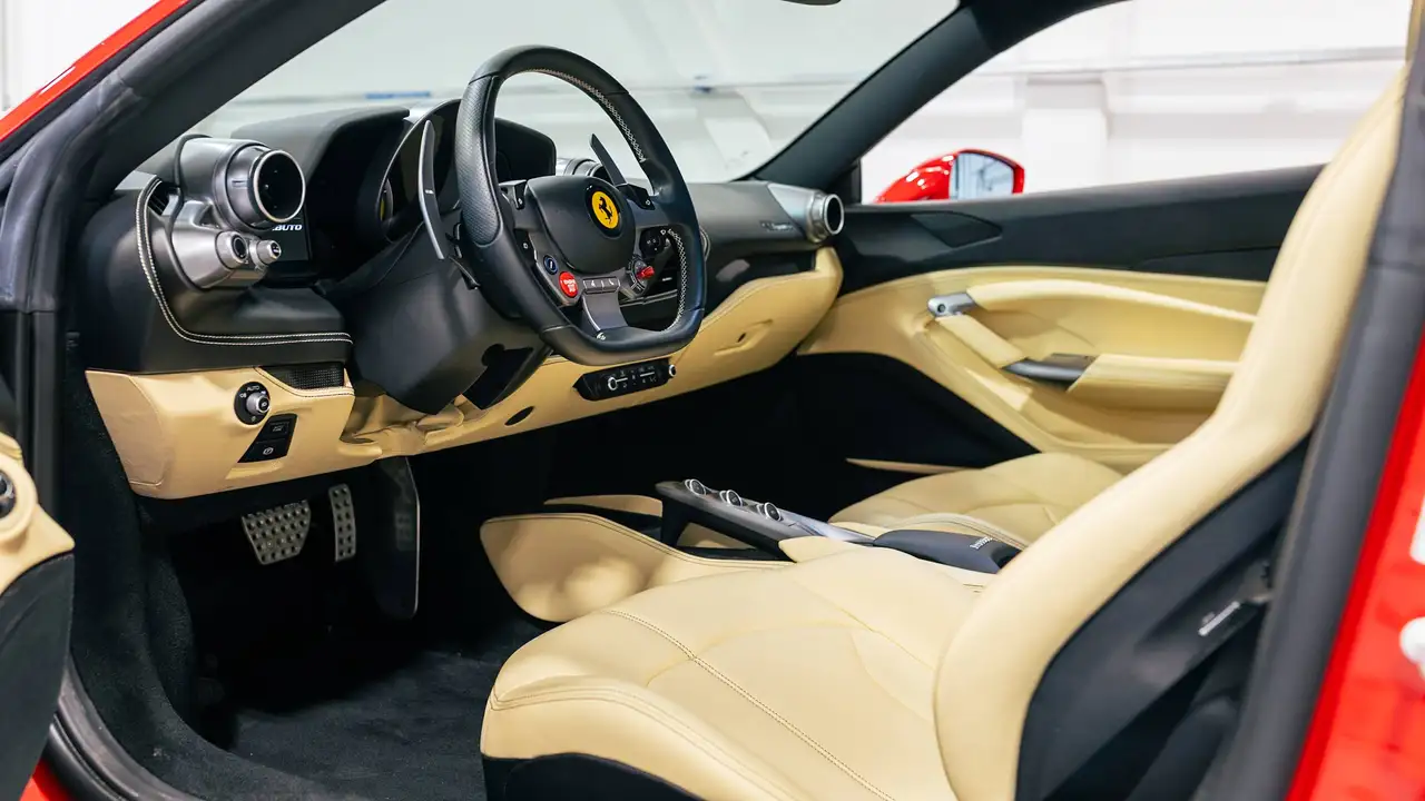 Ferrari F8 Tributo снимка Ferrari F8 Tributo