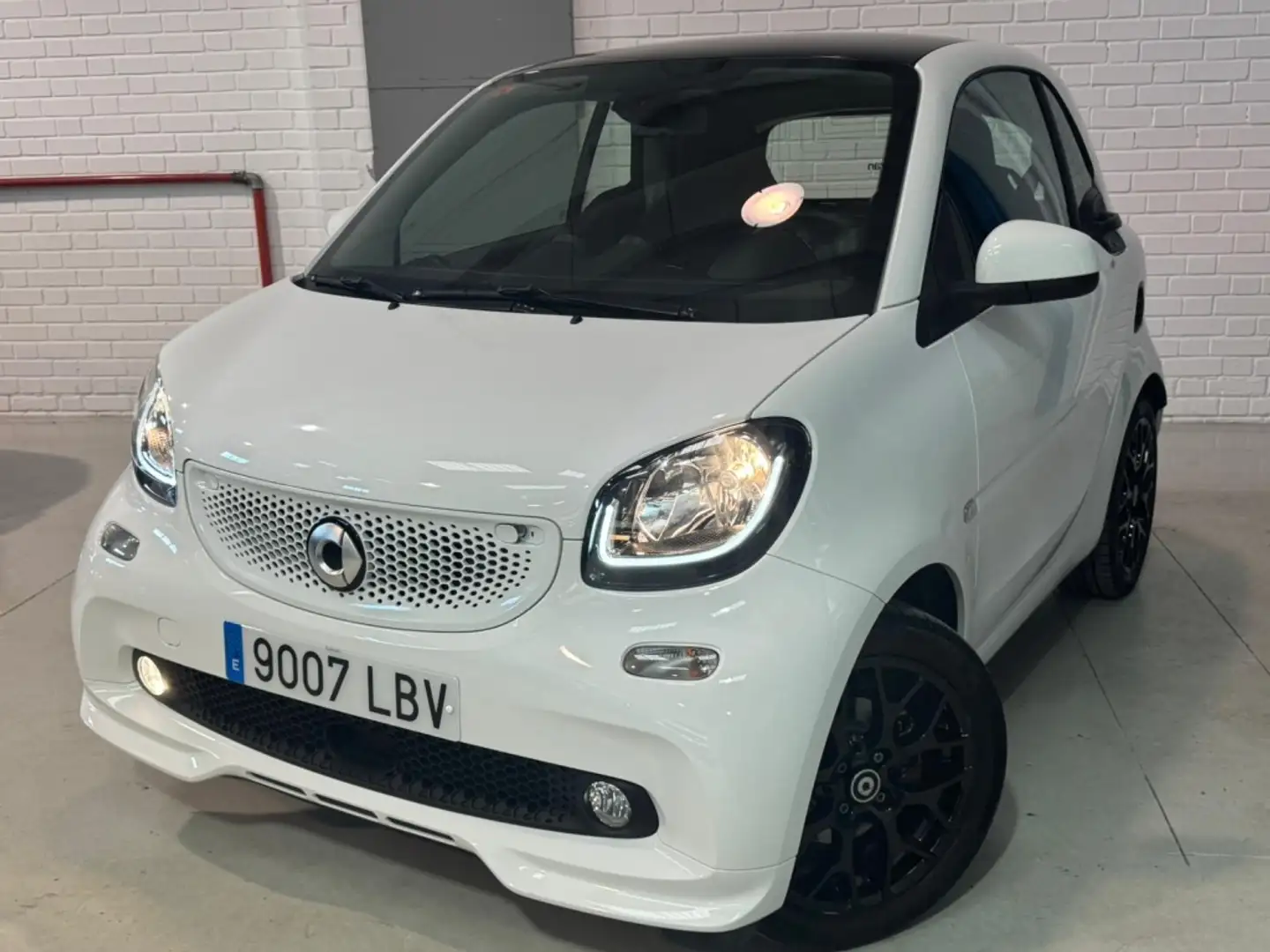 smart forTwo Cabrio 66 Aut. Weiß - 1