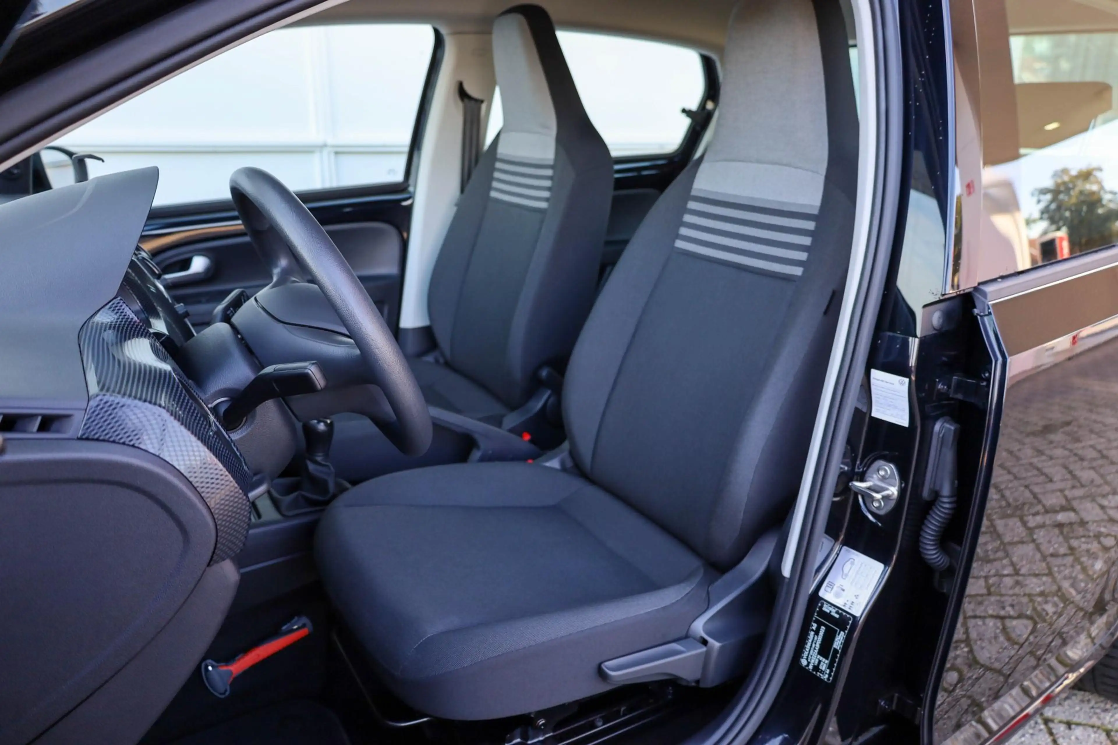 Volkswagen up! 1.0 65pk | All-Season Banden | Lane Assist | DAB — photo 4
