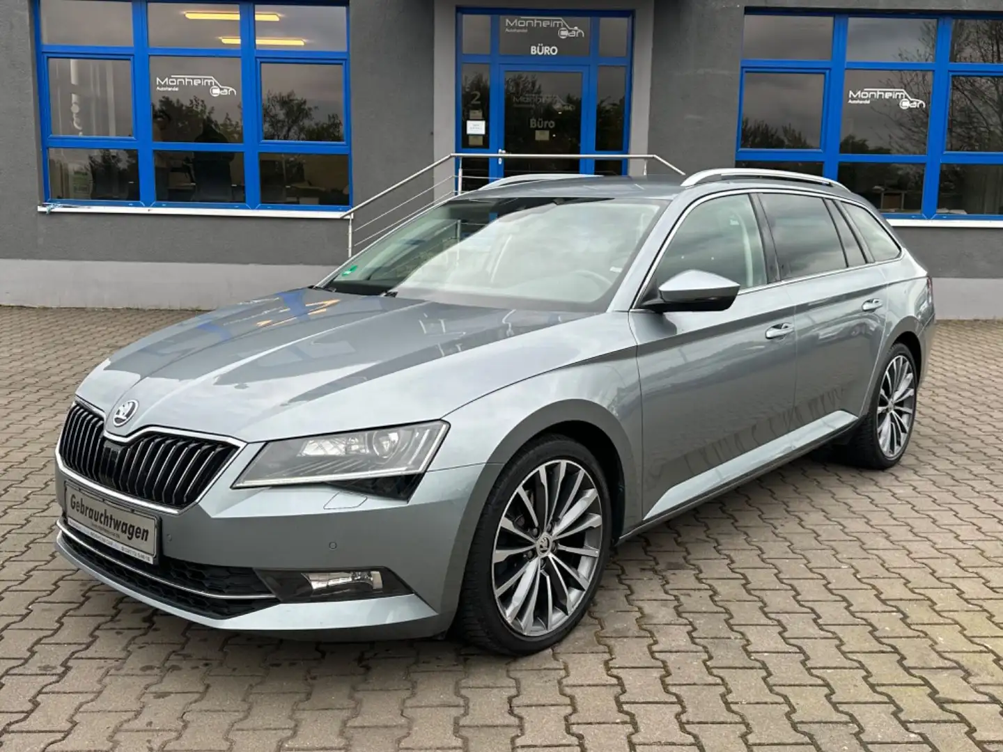 Skoda Superb Combi Style 4x4--Automatik--Lederausst. Gris - 1