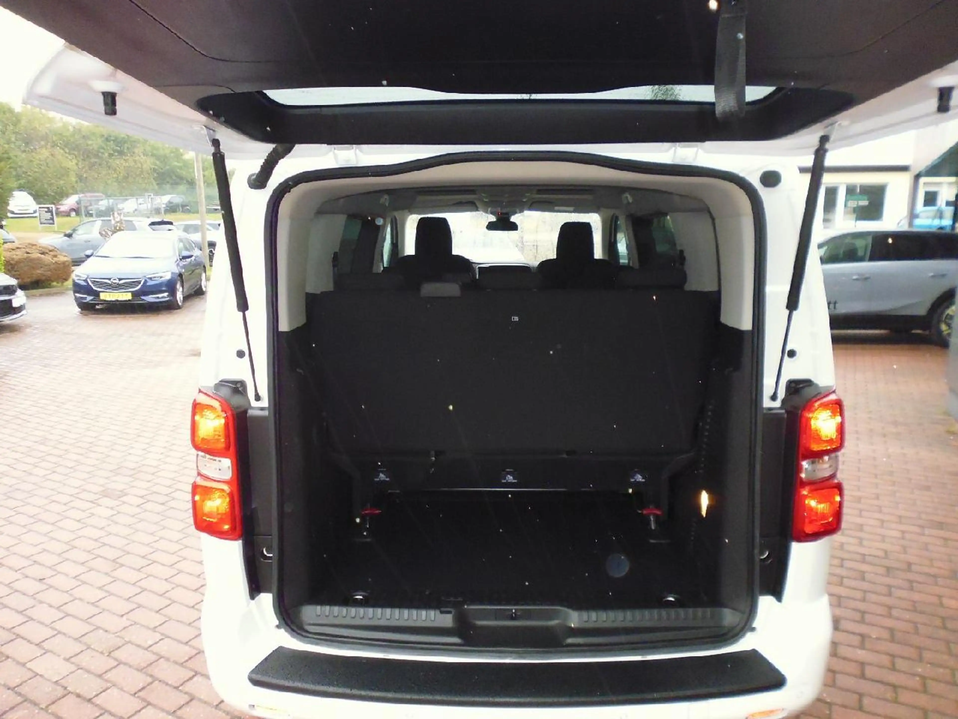 Opel Zafira Life Selection M — photo 5