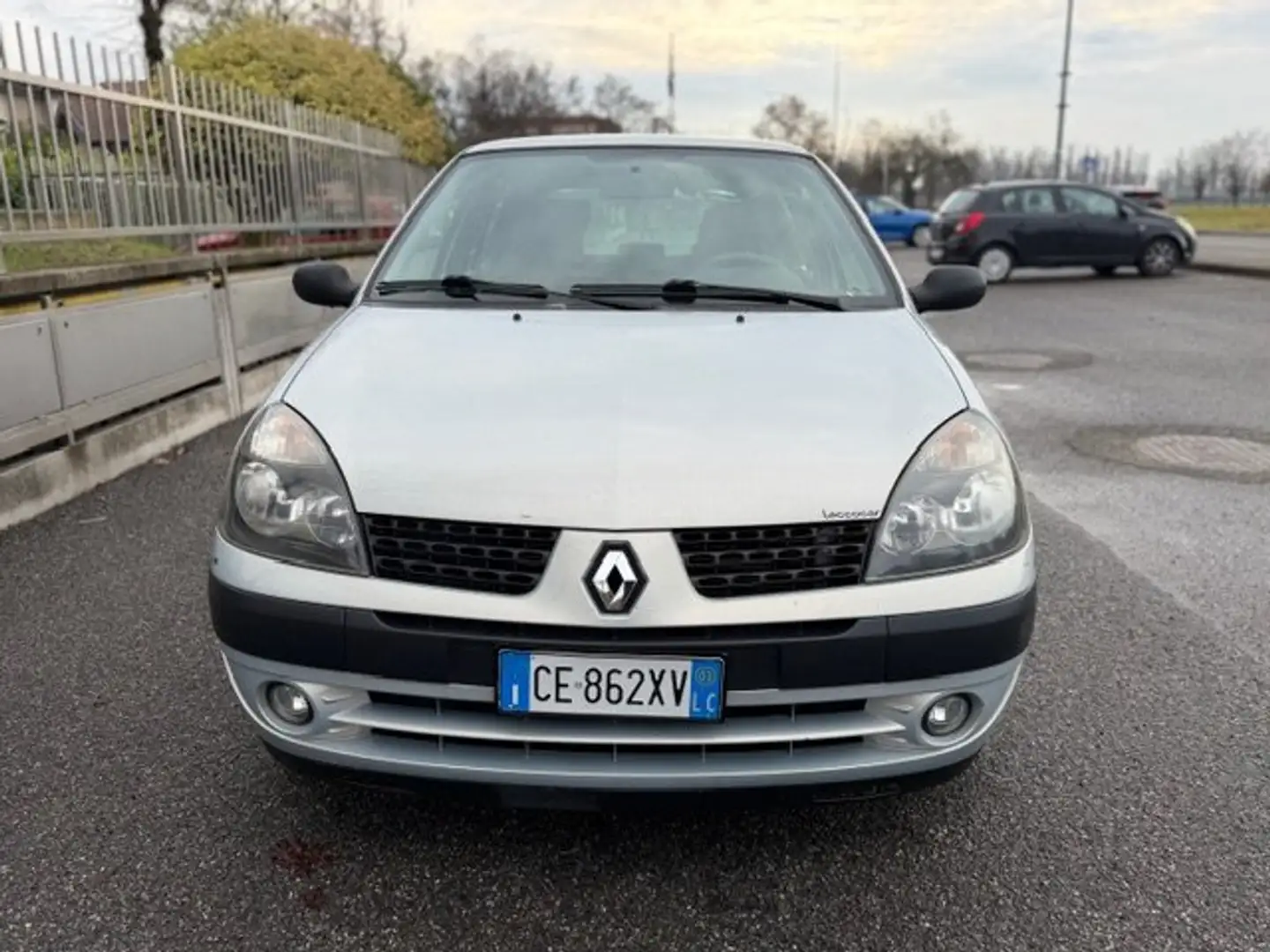 Renault Clio 5p 1.2 Authentique Ok Neopatentati Plateado - 2