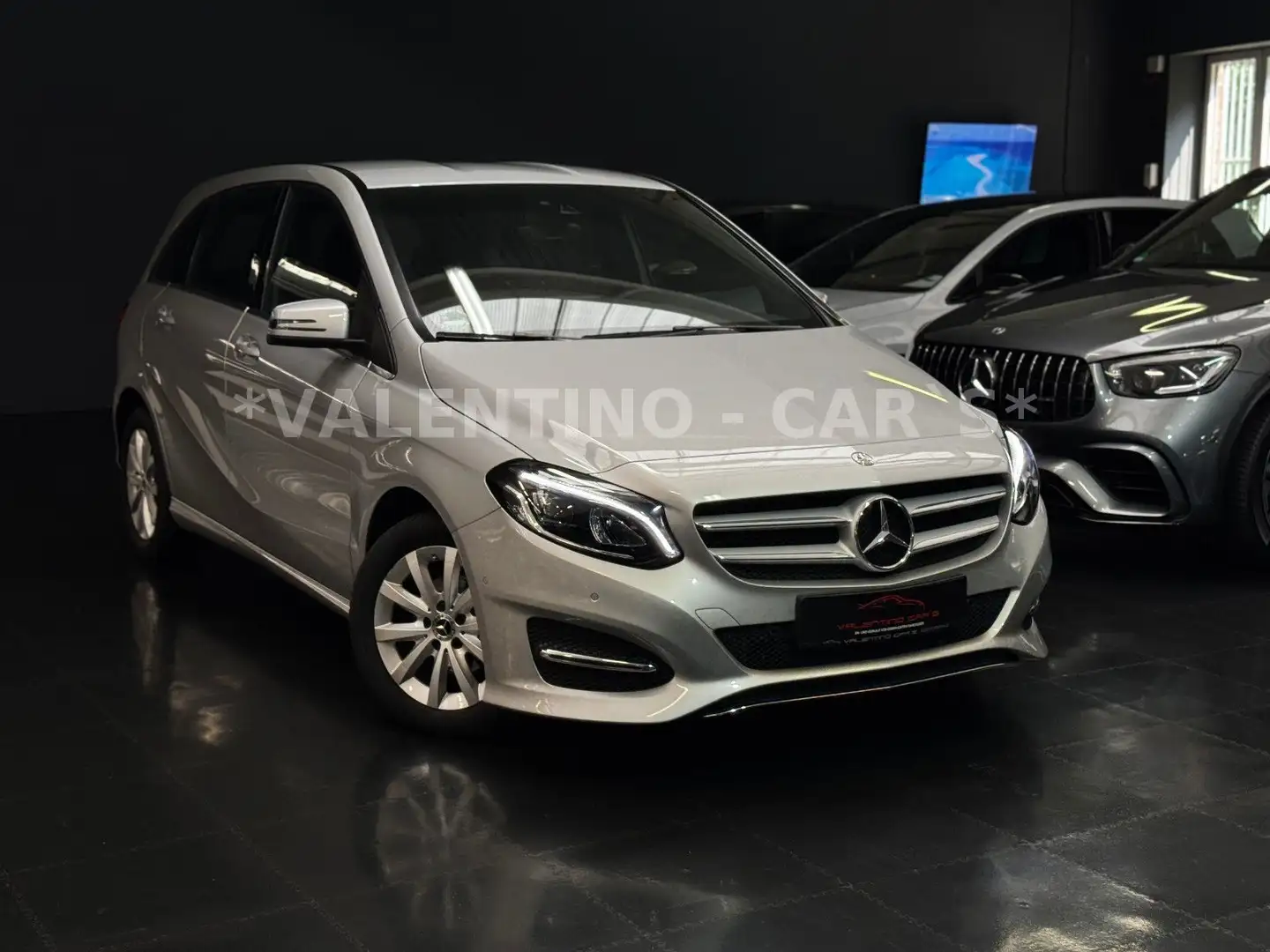 Mercedes-Benz B 180 CDI Automatik/Navi/LED/Keyless/PDC/Temp Silber - 1