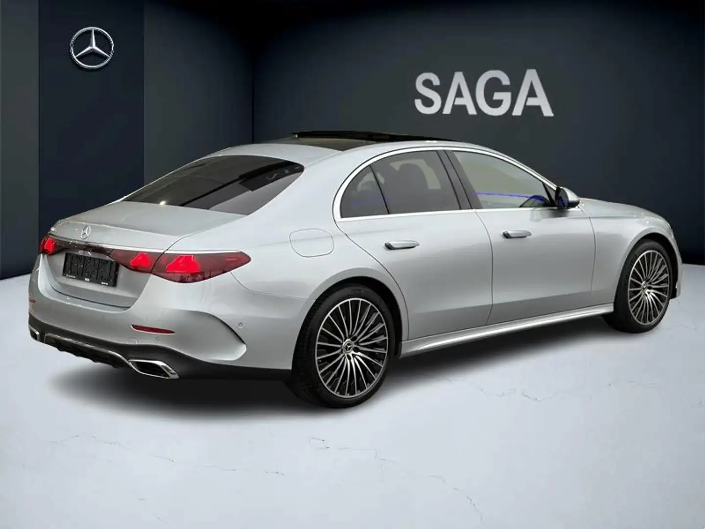 Mercedes-Benz E 300 e Berline AMG HyperScreen Pano Zilver - 2