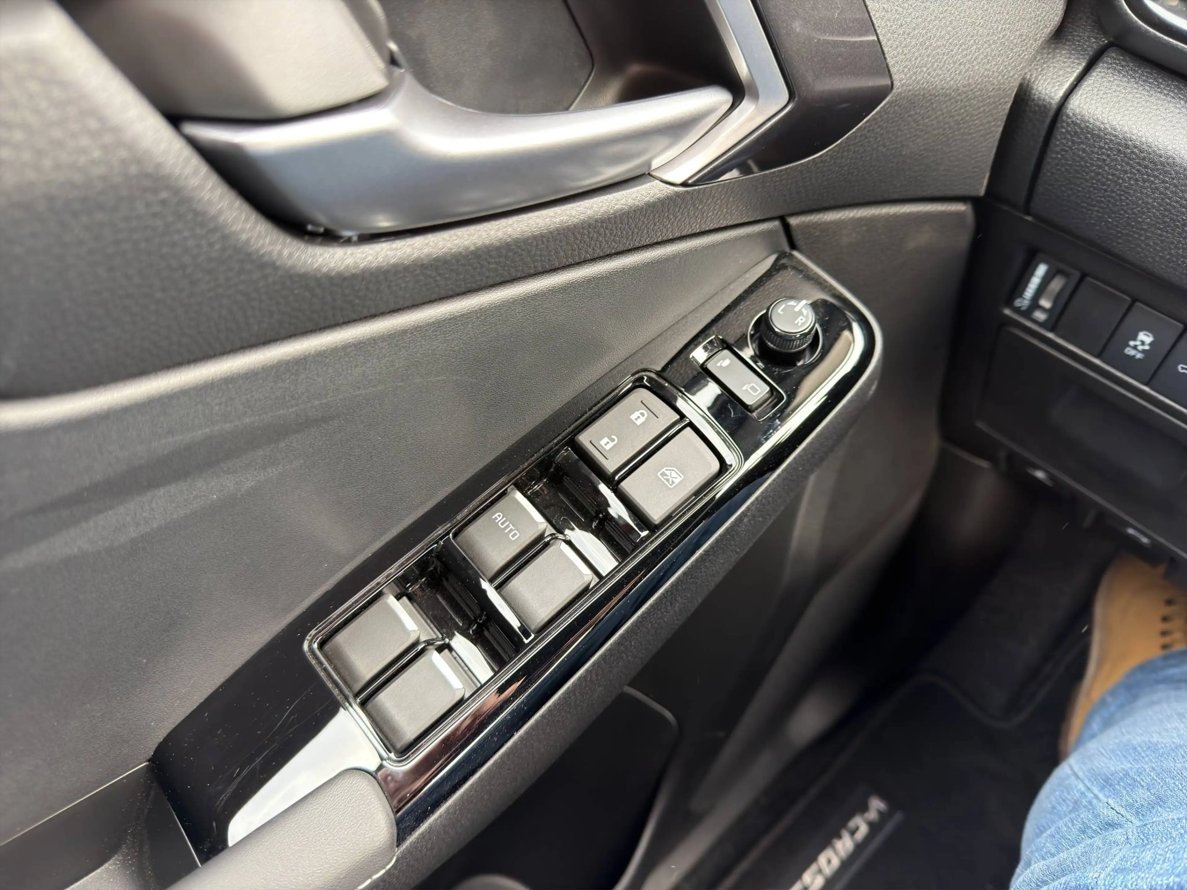 Isuzu D-Max LSE V-CROSS FULL OPTION — photo 12