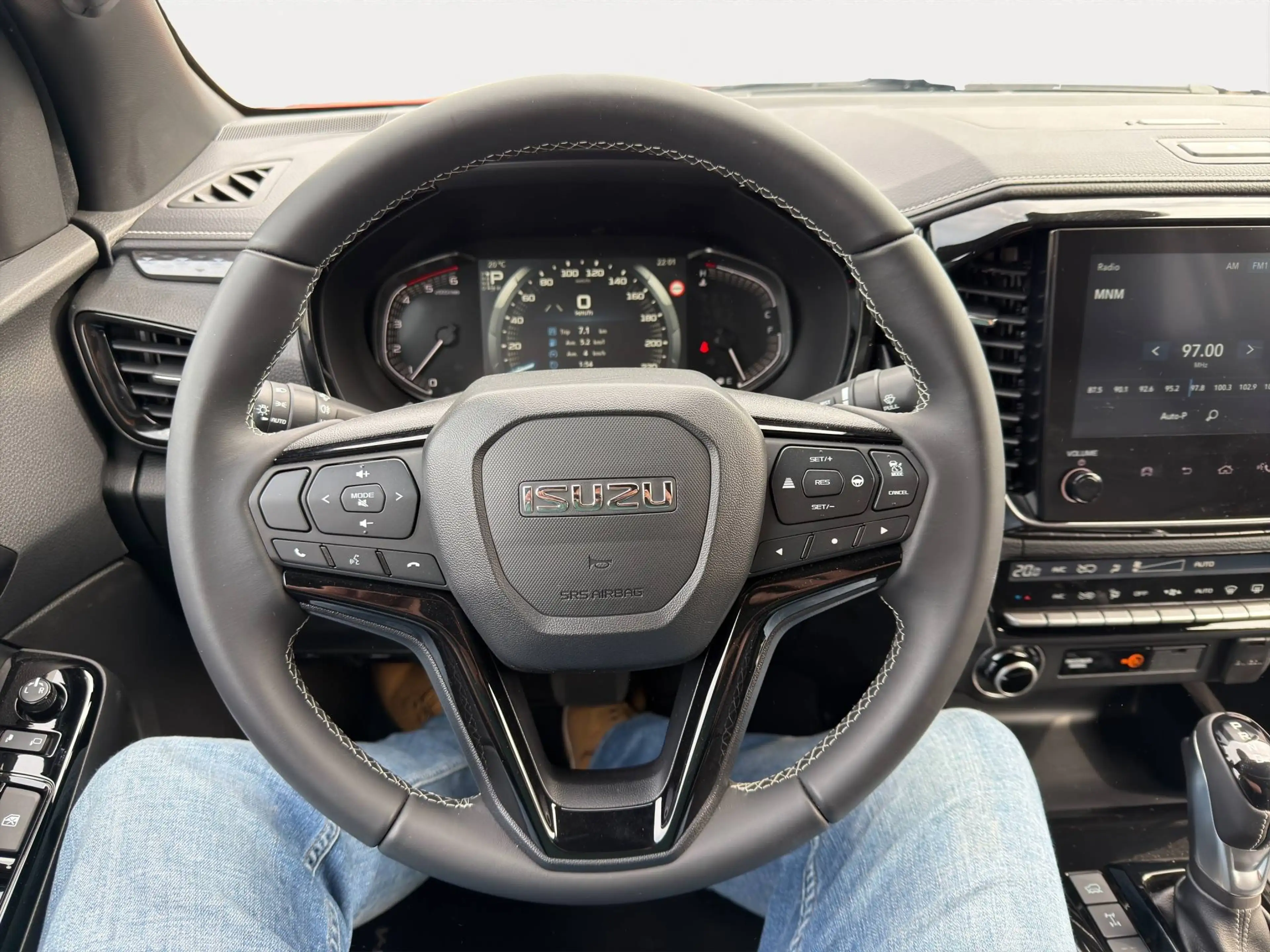 Isuzu D-Max LSE V-CROSS FULL OPTION — photo 10