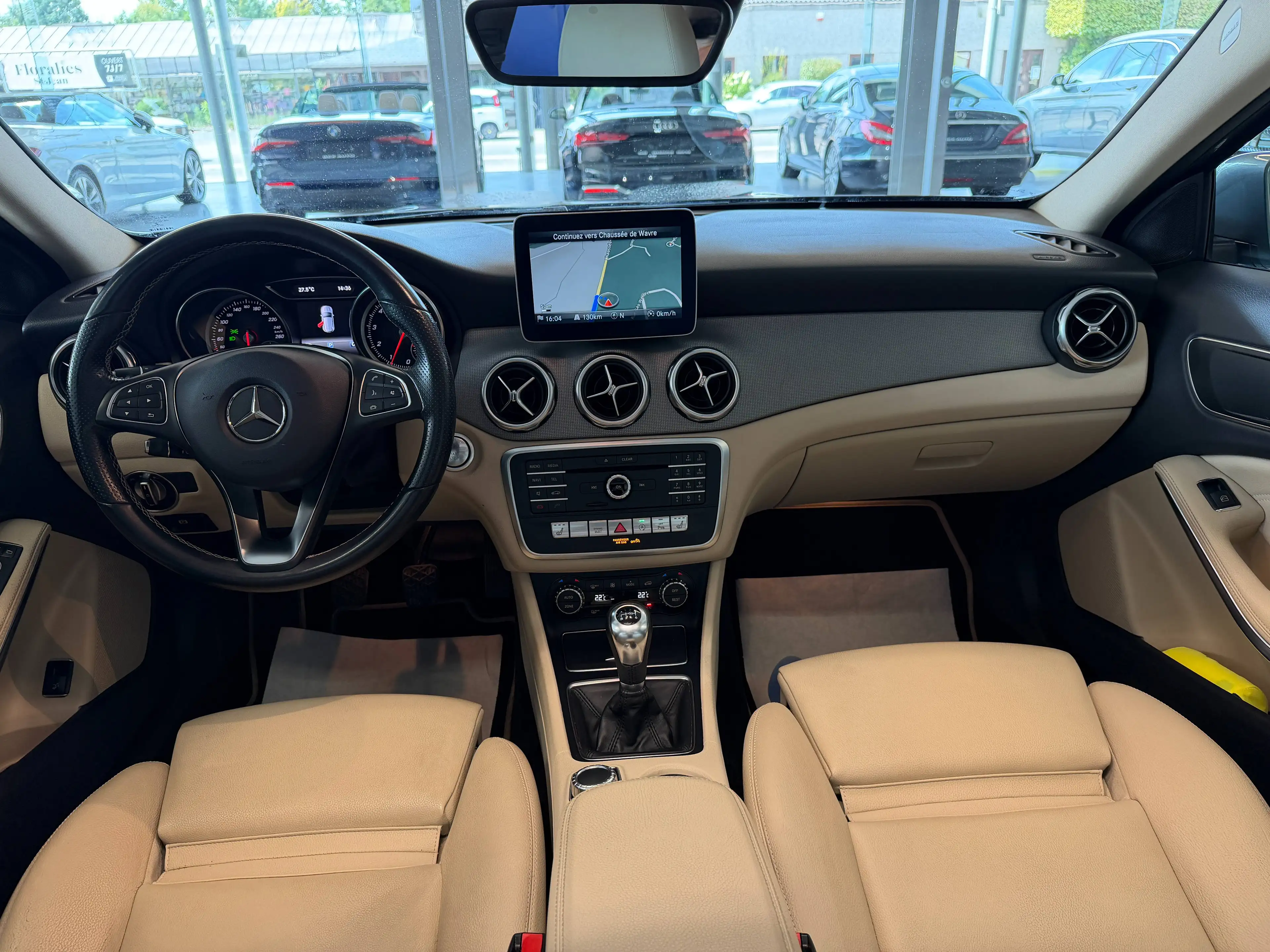 Mercedes-Benz GLA 180 *1ERPROP*PACKSPORT*GARANTIE12MOIS*TOITPANO*CUIR*GPS*CAM* — photo 14