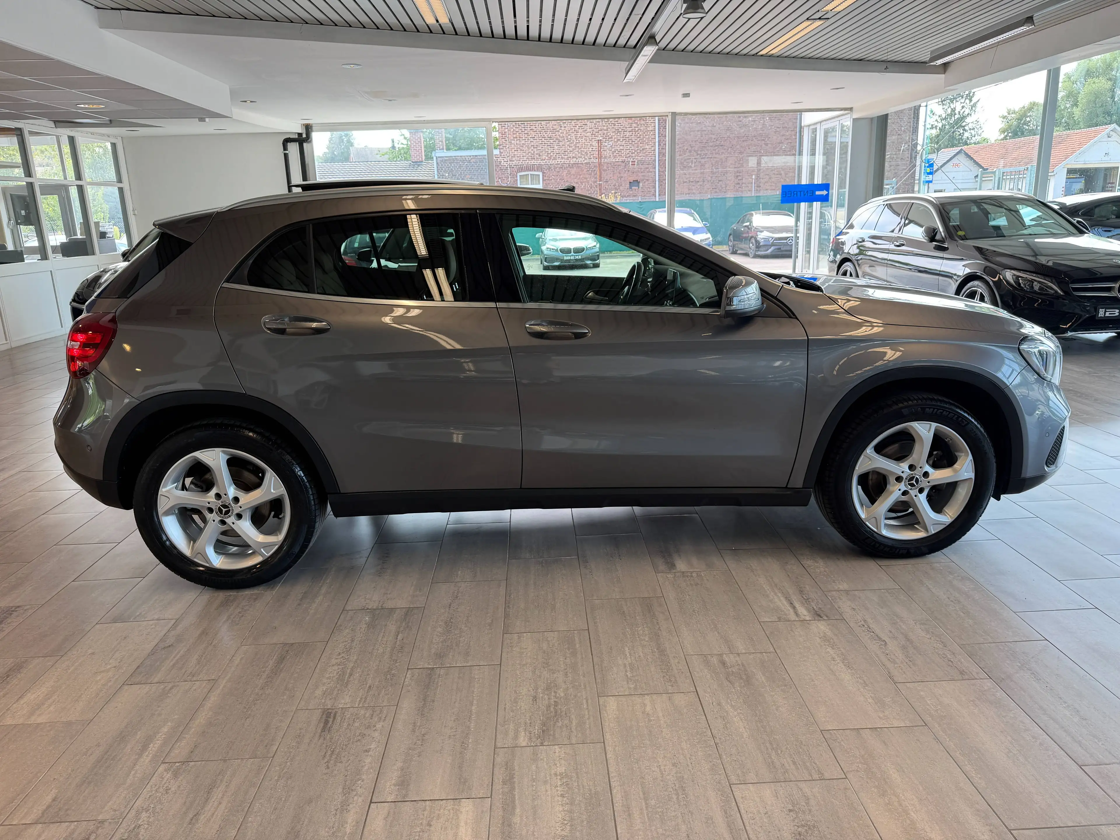 Mercedes-Benz GLA 180 *1ERPROP*PACKSPORT*GARANTIE12MOIS*TOITPANO*CUIR*GPS*CAM* — photo 6