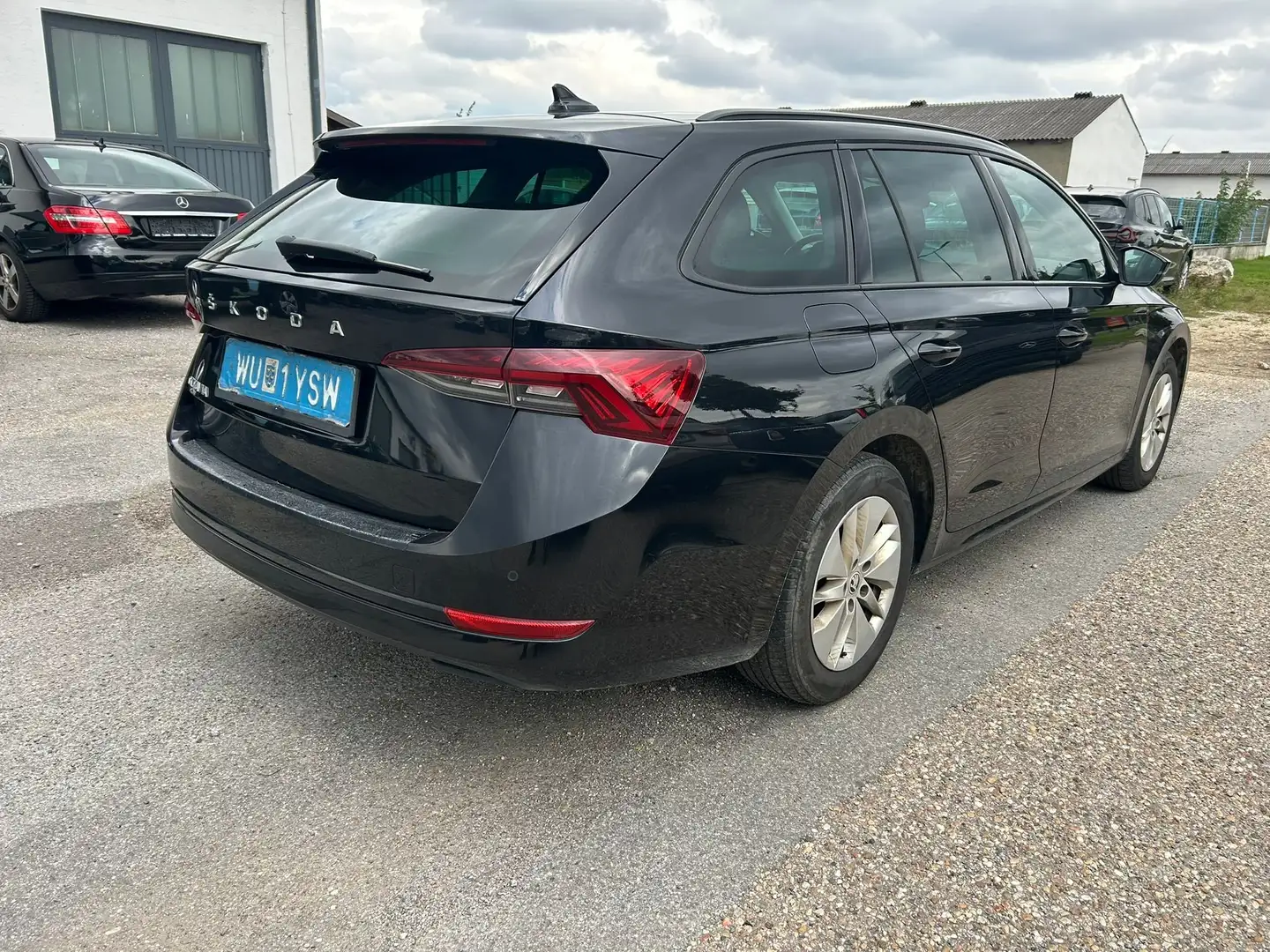 Skoda Octavia Ambition Schwarz - 2