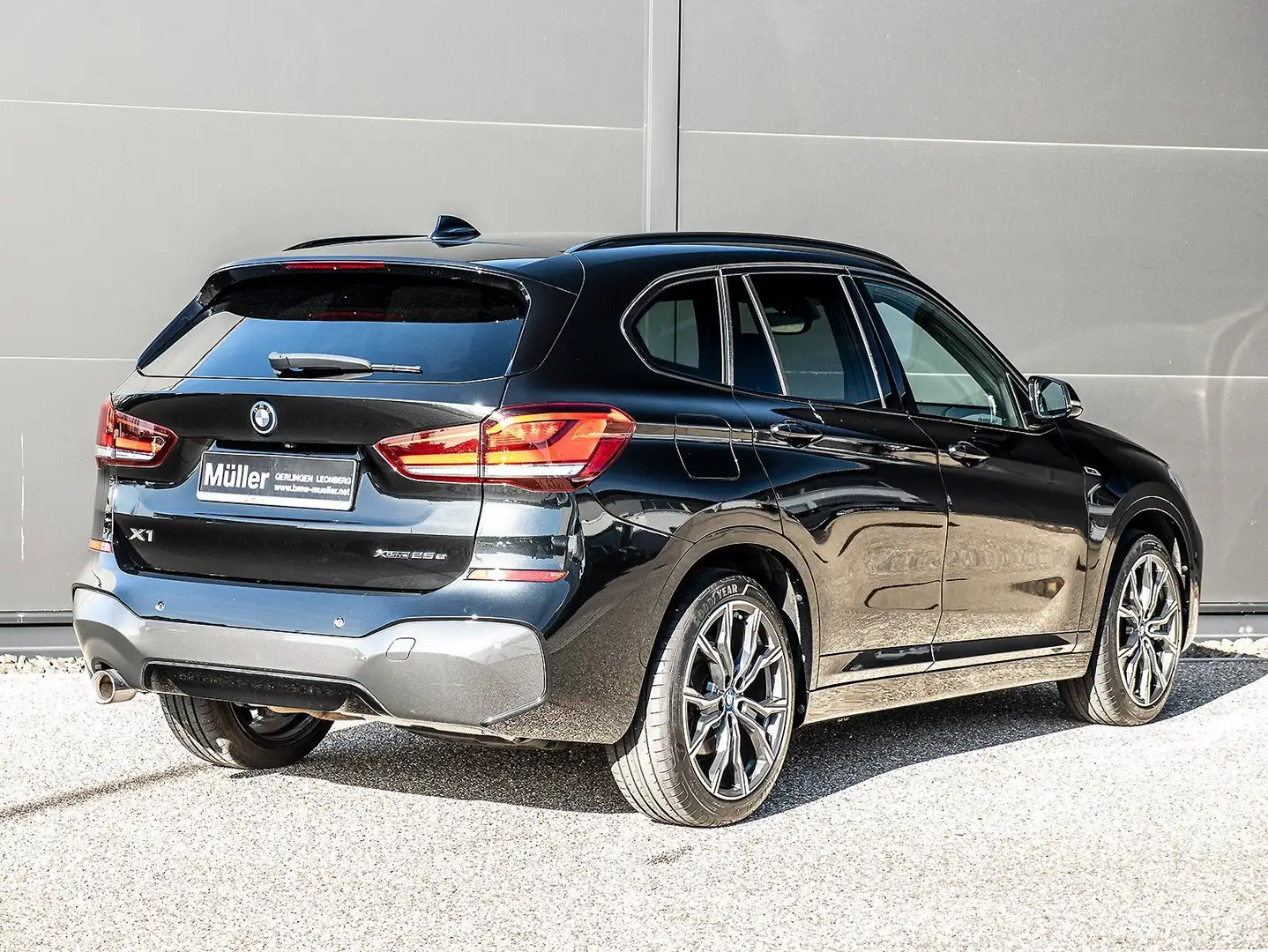 BMW X1 xDrive25e M Sportpaket LED Kamera DAB 1VB Schwarz - 2