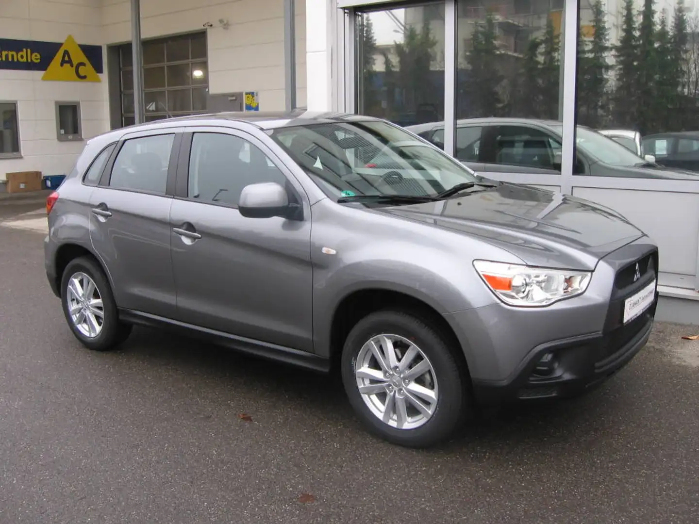 Mitsubishi ASX 1,6 Inform Grau - 1
