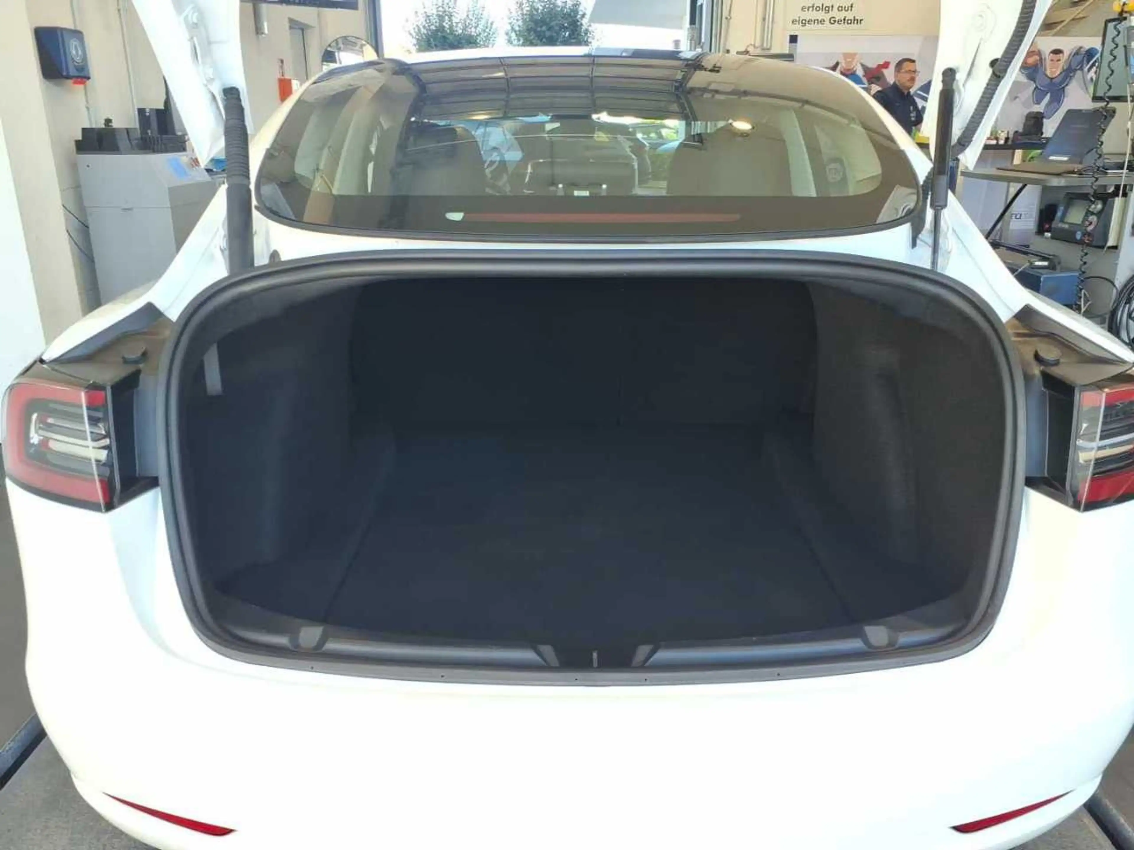 Tesla Model 3 RWD NAVI LED LEDER SHZ PANO RFK LENKRADHZG MEMORY — photo 10