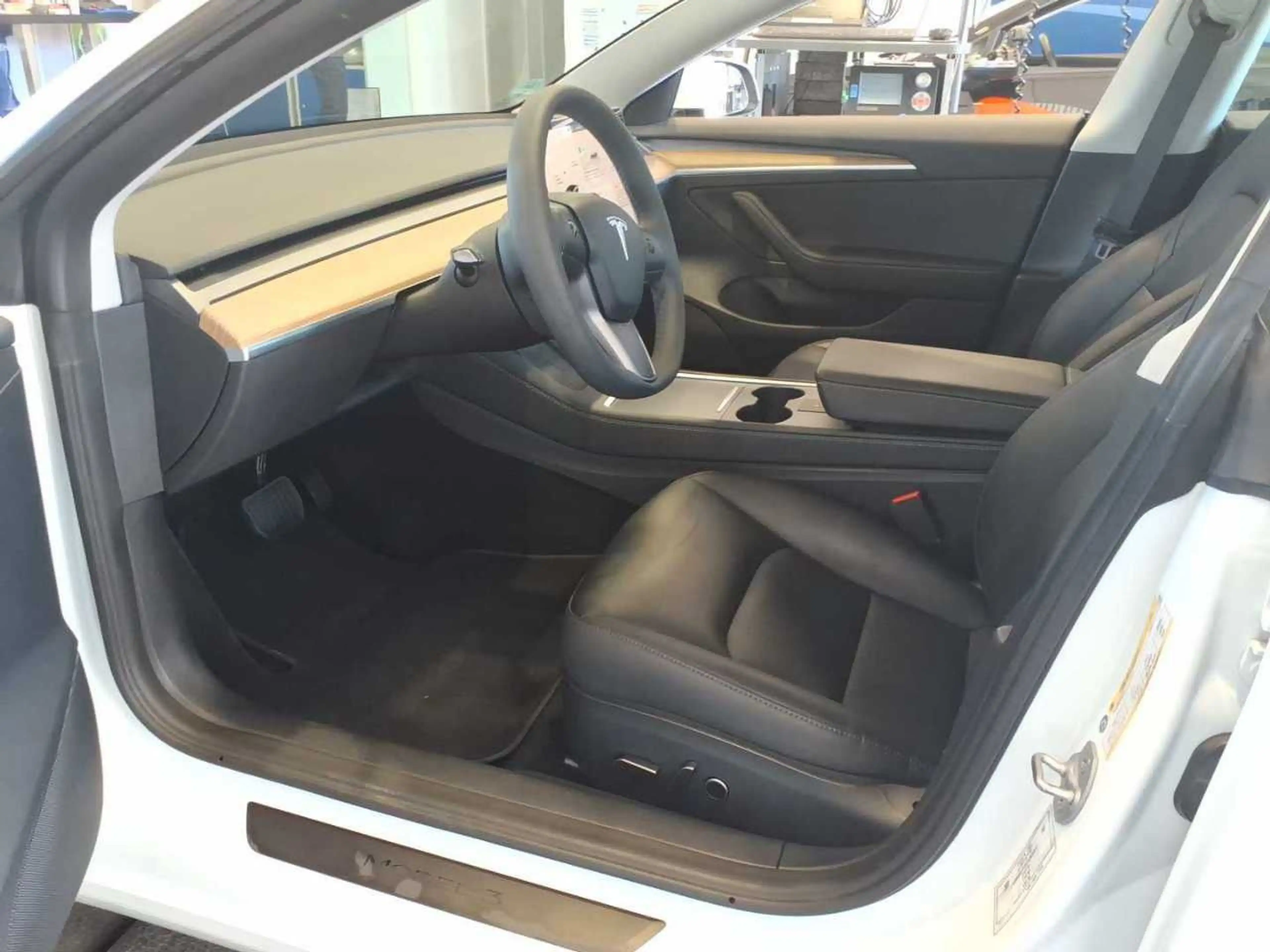 Tesla Model 3 RWD NAVI LED LEDER SHZ PANO RFK LENKRADHZG MEMORY — photo 4