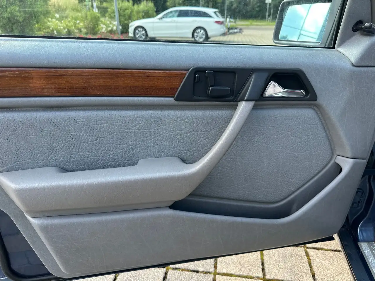 Mercedes-Benz 230 E/Leder/Klimaautomatik/SW-Reinig./Wurzelholz, foto 10