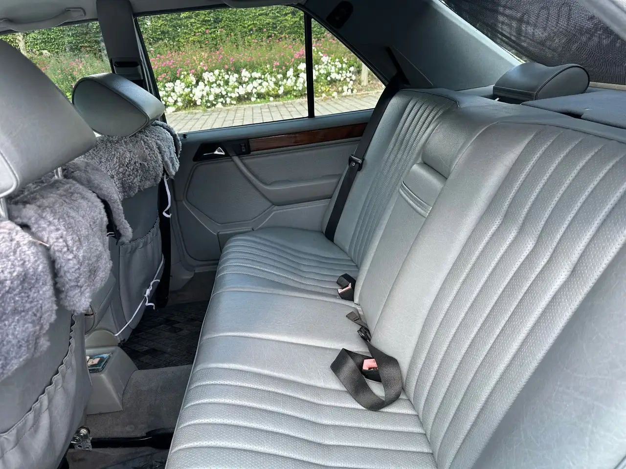 Mercedes-Benz 230 E/Leder/Klimaautomatik/SW-Reinig./Wurzelholz, foto 12