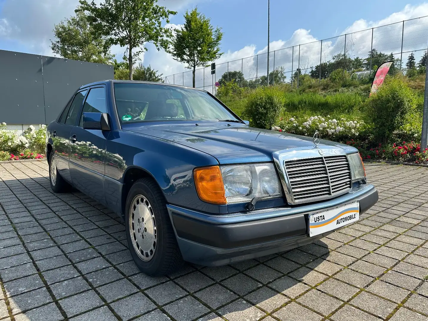 Mercedes-Benz 230 E/Leder/Klimaautomatik/SW-Reinig./Wurzelholz Bleu - 1