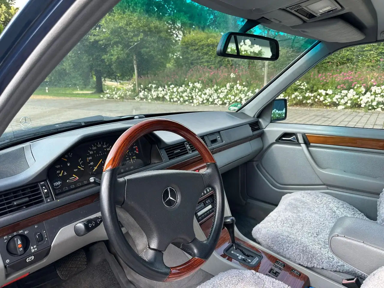 Mercedes-Benz 230 E/Leder/Klimaautomatik/SW-Reinig./Wurzelholz, foto 11