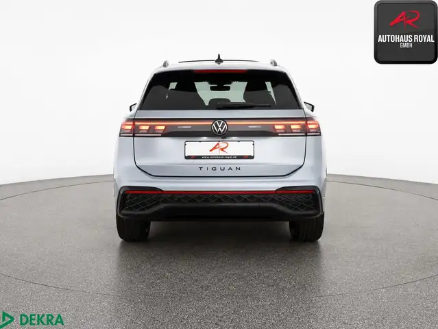 Volkswagen Tiguan view 4