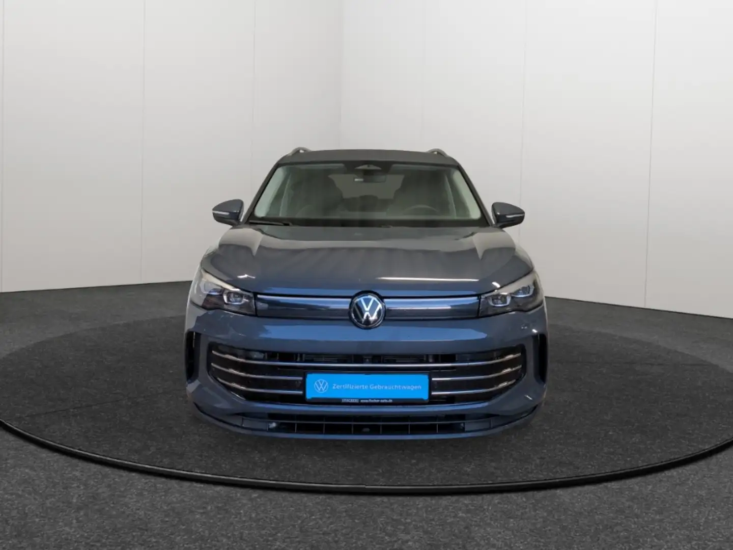 Volkswagen Tiguan 2.0TDI DSG Elegance Matrix Navi AHK Rear View Grau - 2