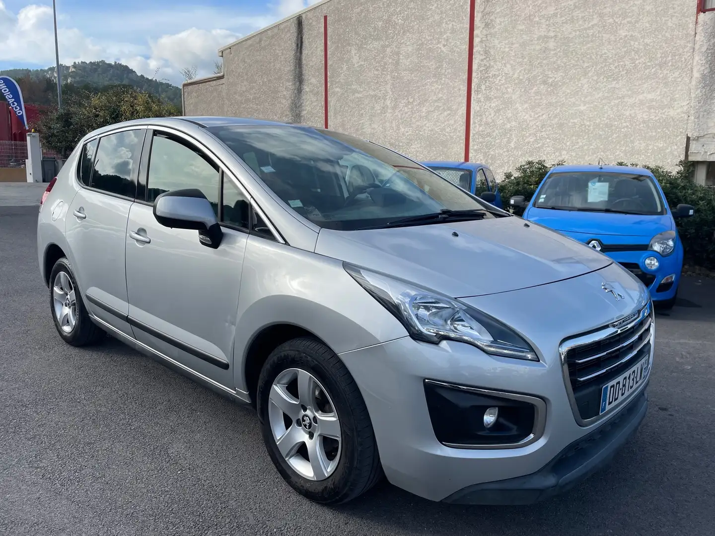 Peugeot 3008 1.6 HDi 115ch BVM6 Business Pack Gris - 2
