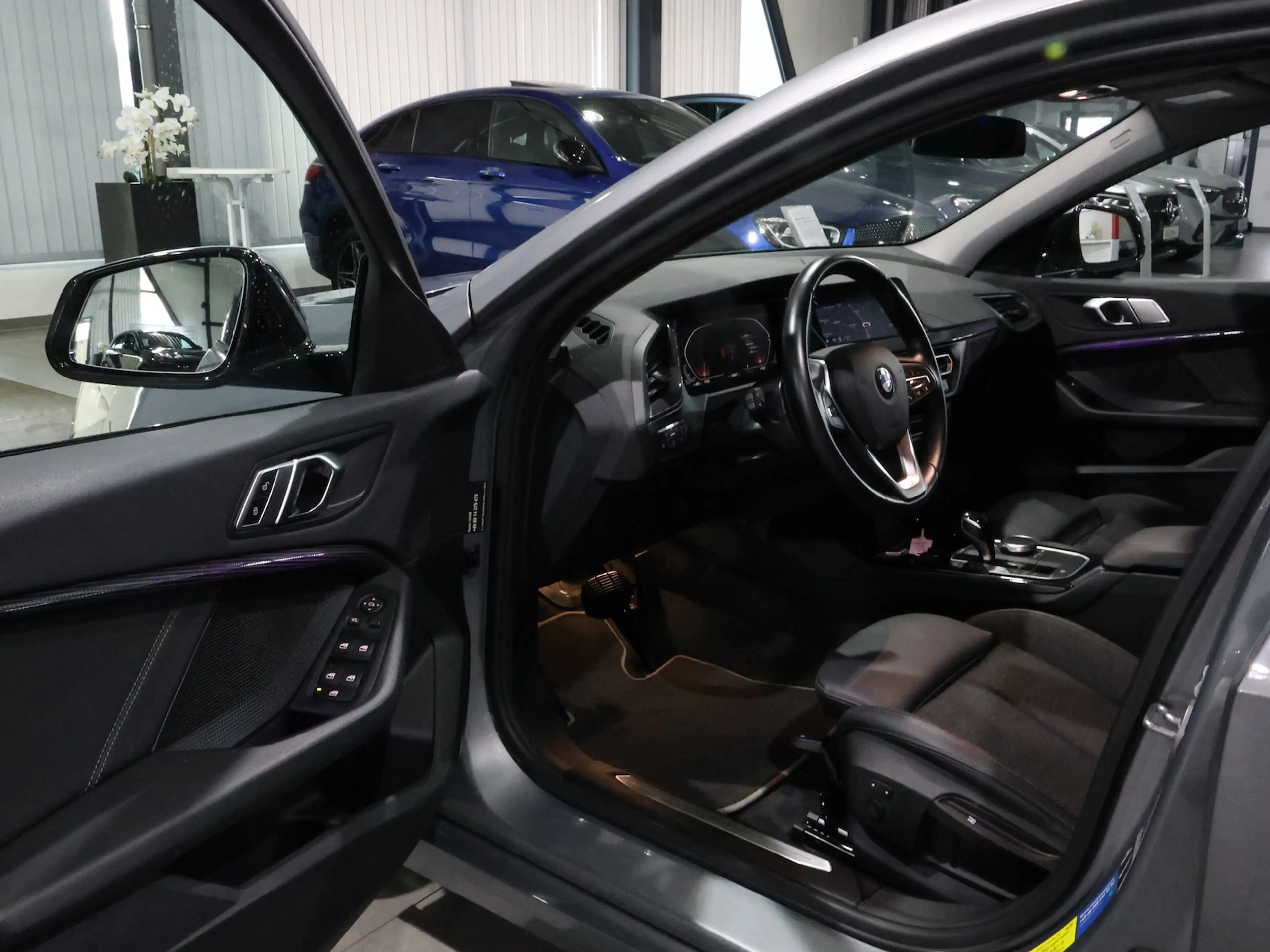 BMW 120 120d SPORT-LINE / LEDER / LED / LIVE-PRO+NAVI — photo 12