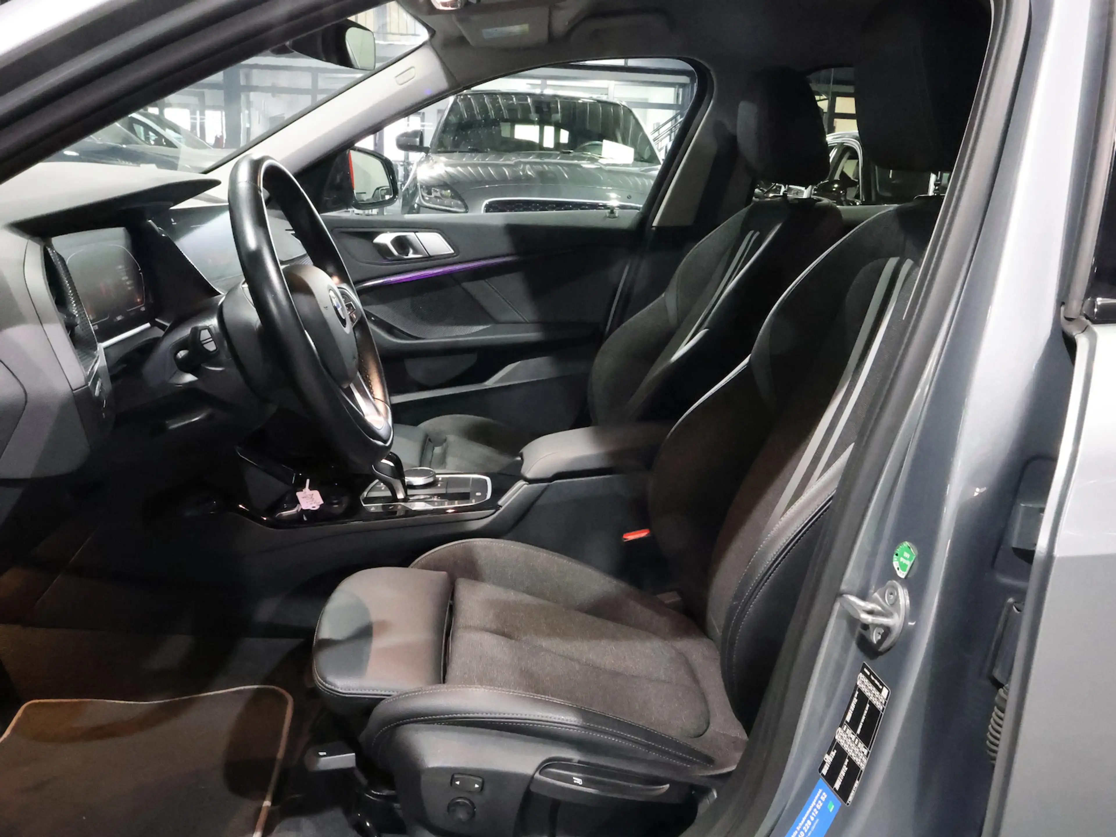 BMW 120 120d SPORT-LINE / LEDER / LED / LIVE-PRO+NAVI — photo 13