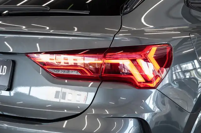Audi RS Q3 view 8