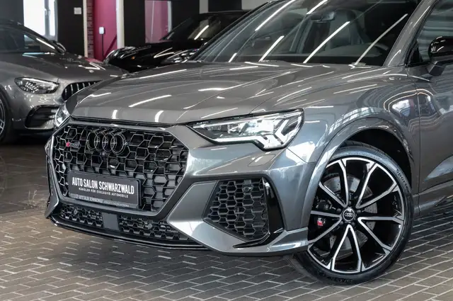 Audi RS Q3 view 3