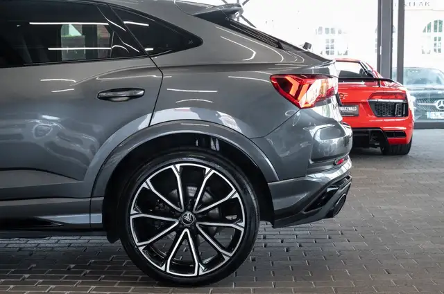Audi RS Q3 view 10