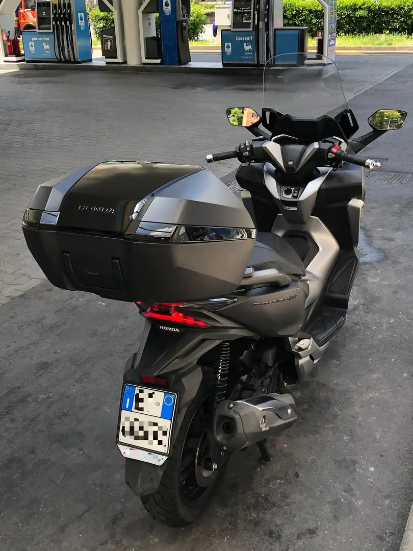 Honda Forza 300 Deluxe Negro - 2