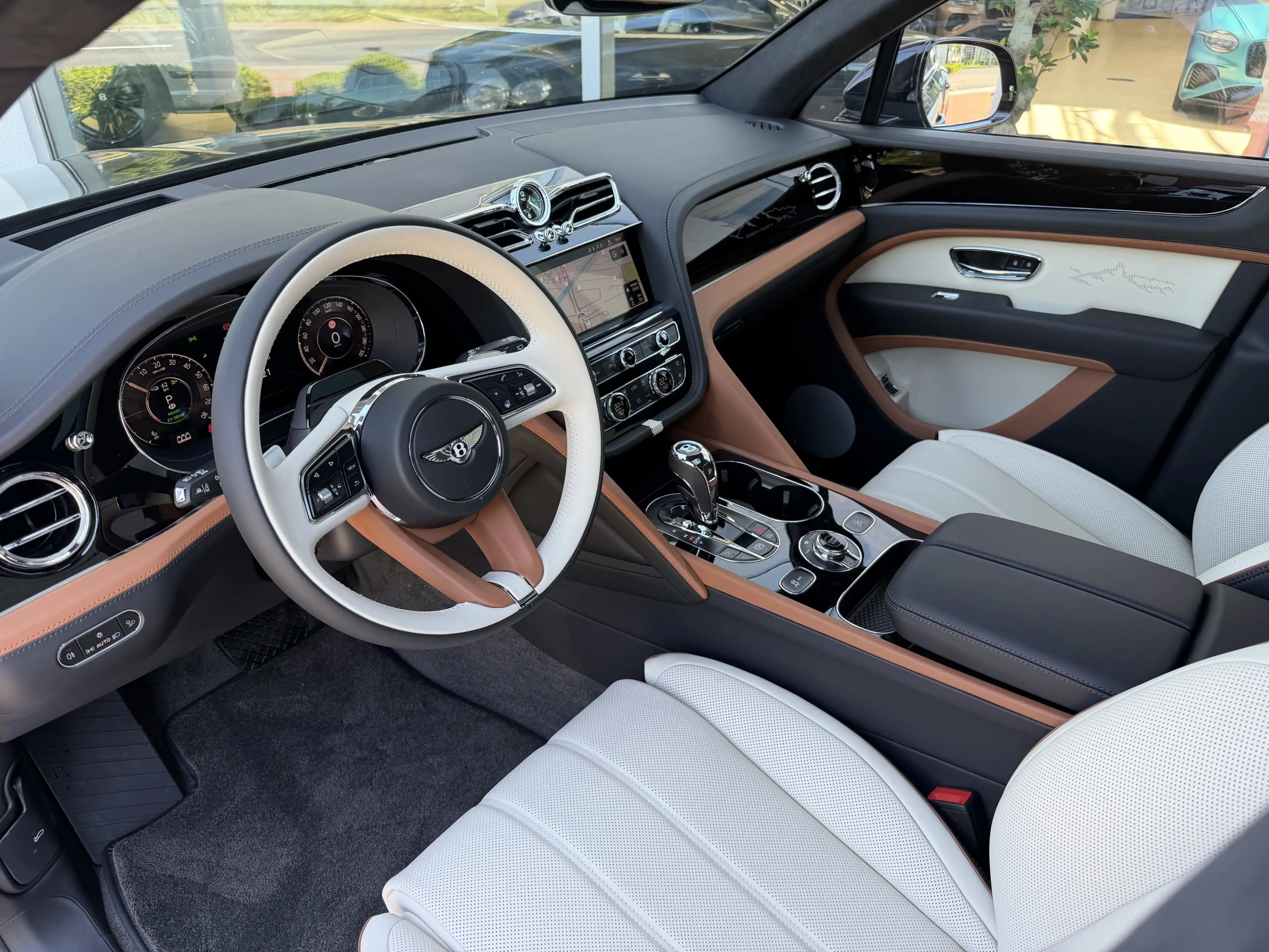 Bentley Bentayga Hybrid Artenara *MY27*Blackline* — photo 15