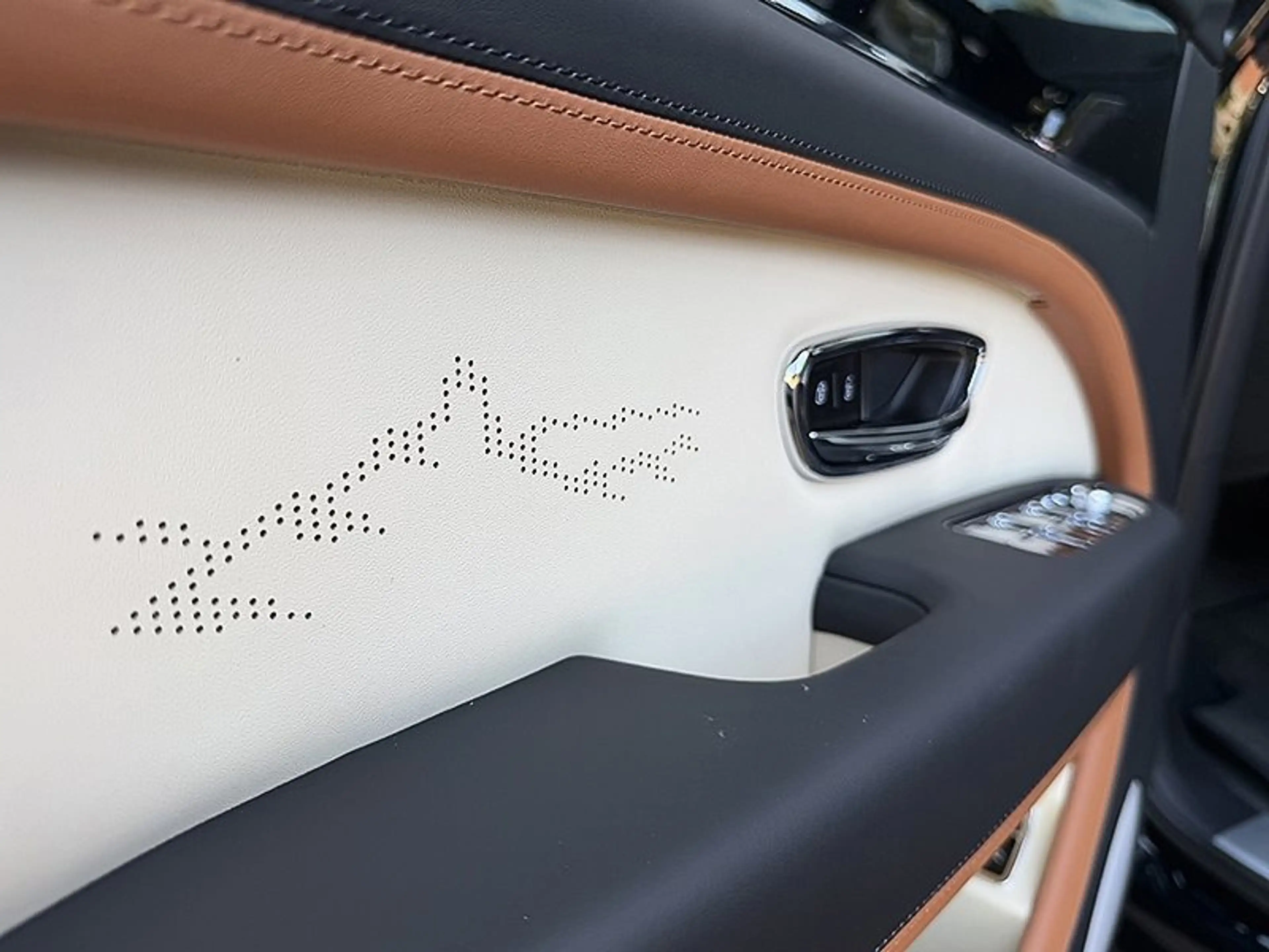 Bentley Bentayga Hybrid Artenara *MY27*Blackline* — photo 10