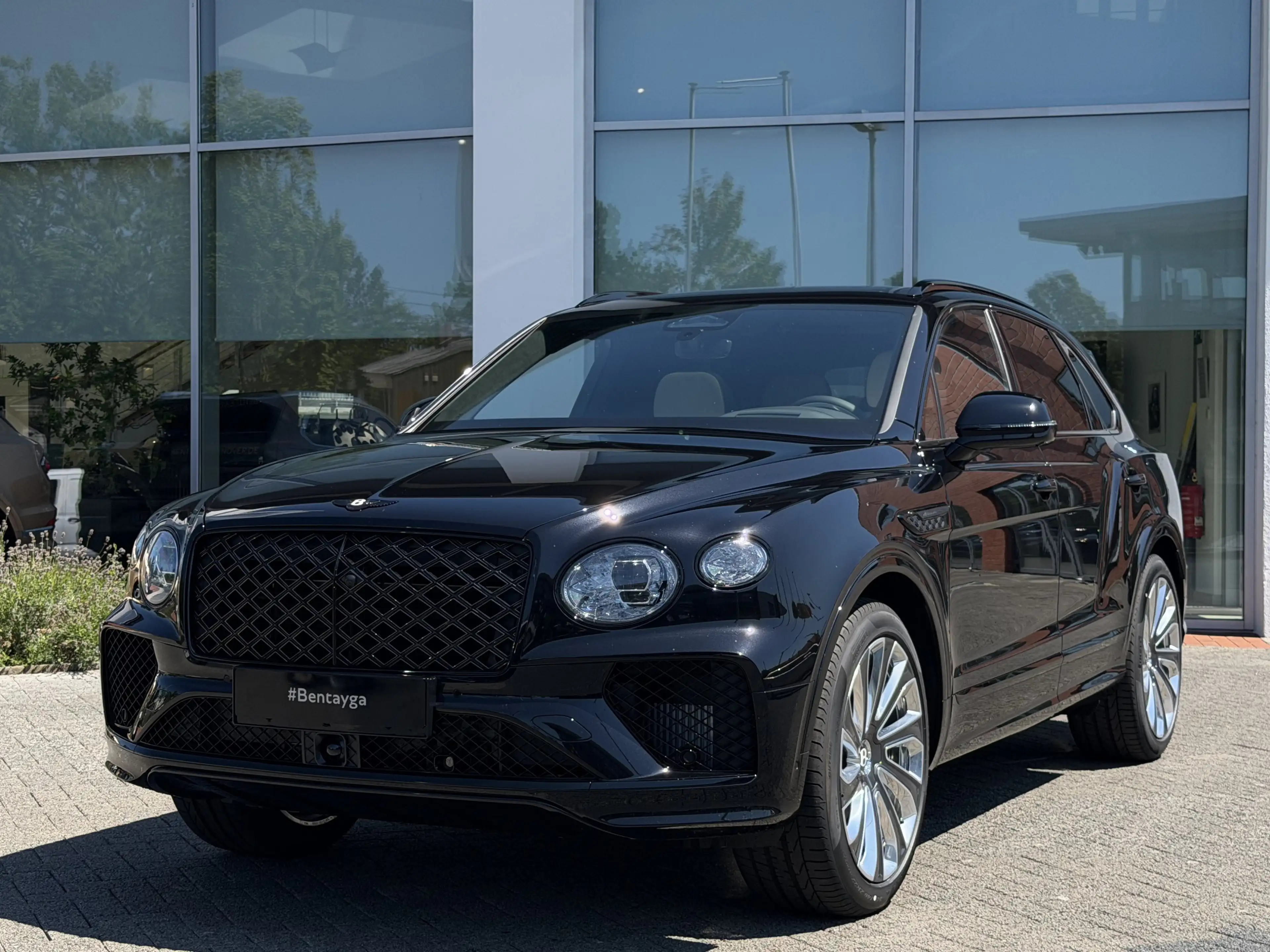 Bentley Bentayga Hybrid Artenara *MY27*Blackline*