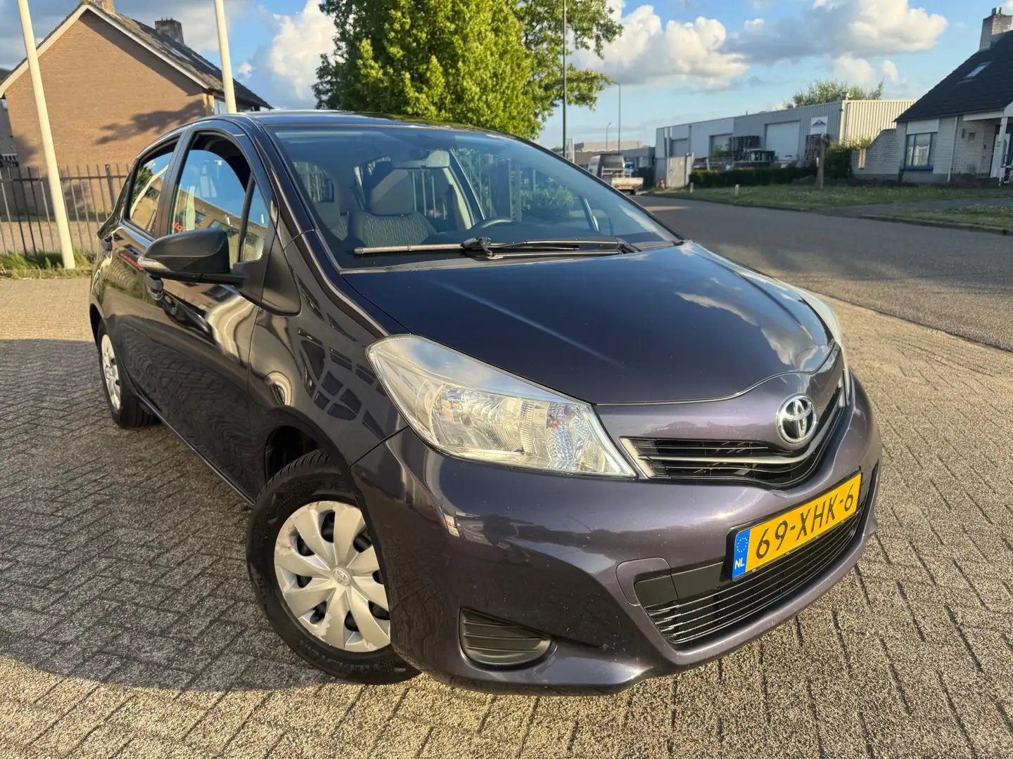 Toyota Yaris 1.0 VVT-i Comfort Airco, Trekhaak, Nieuwe APK Bleu - 2