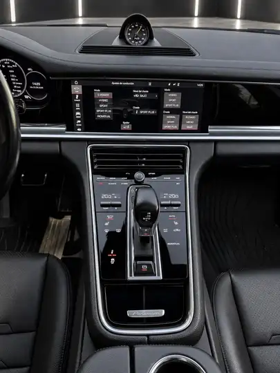 Porsche Panamera 4 E-Hybrid 2018, foto 19