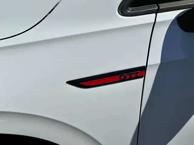 Volkswagen Golf view 3