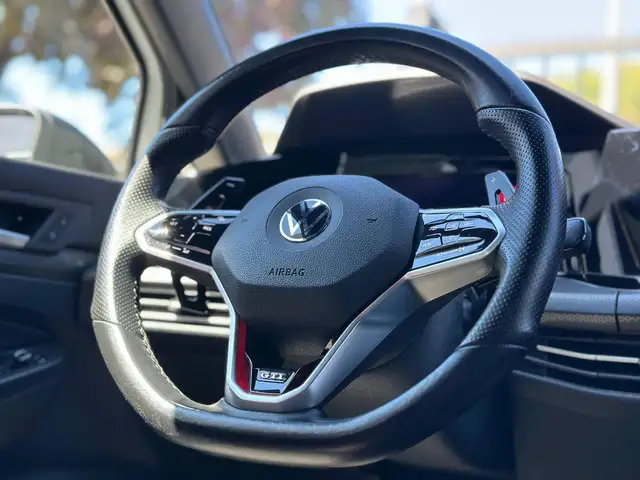 Volkswagen Golf view 8