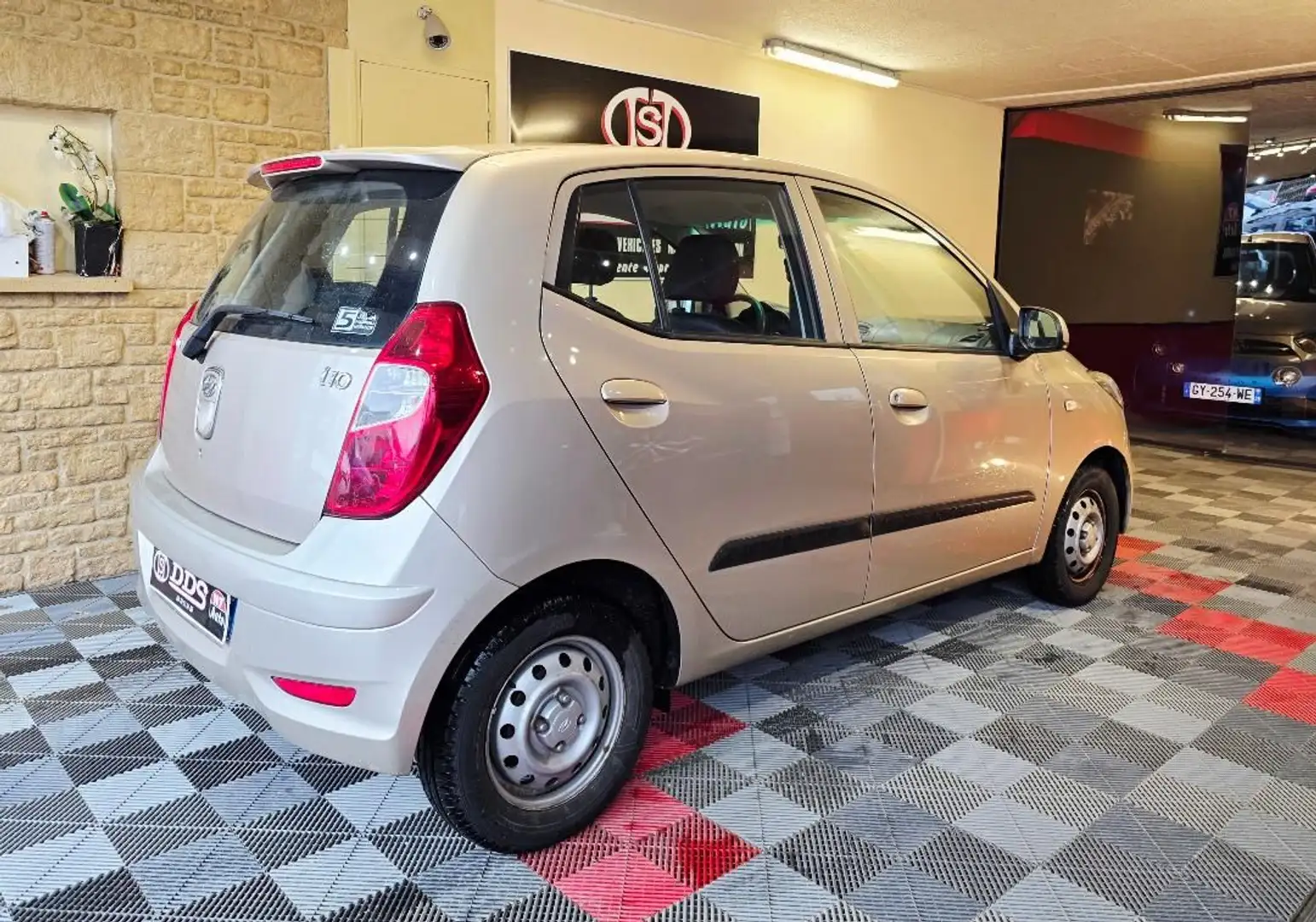 Hyundai i10 i 10 COMME NEUVE !!! 1.1 CLIM FAIBLE KM ! CRIT'AIR 1 Gris - 2