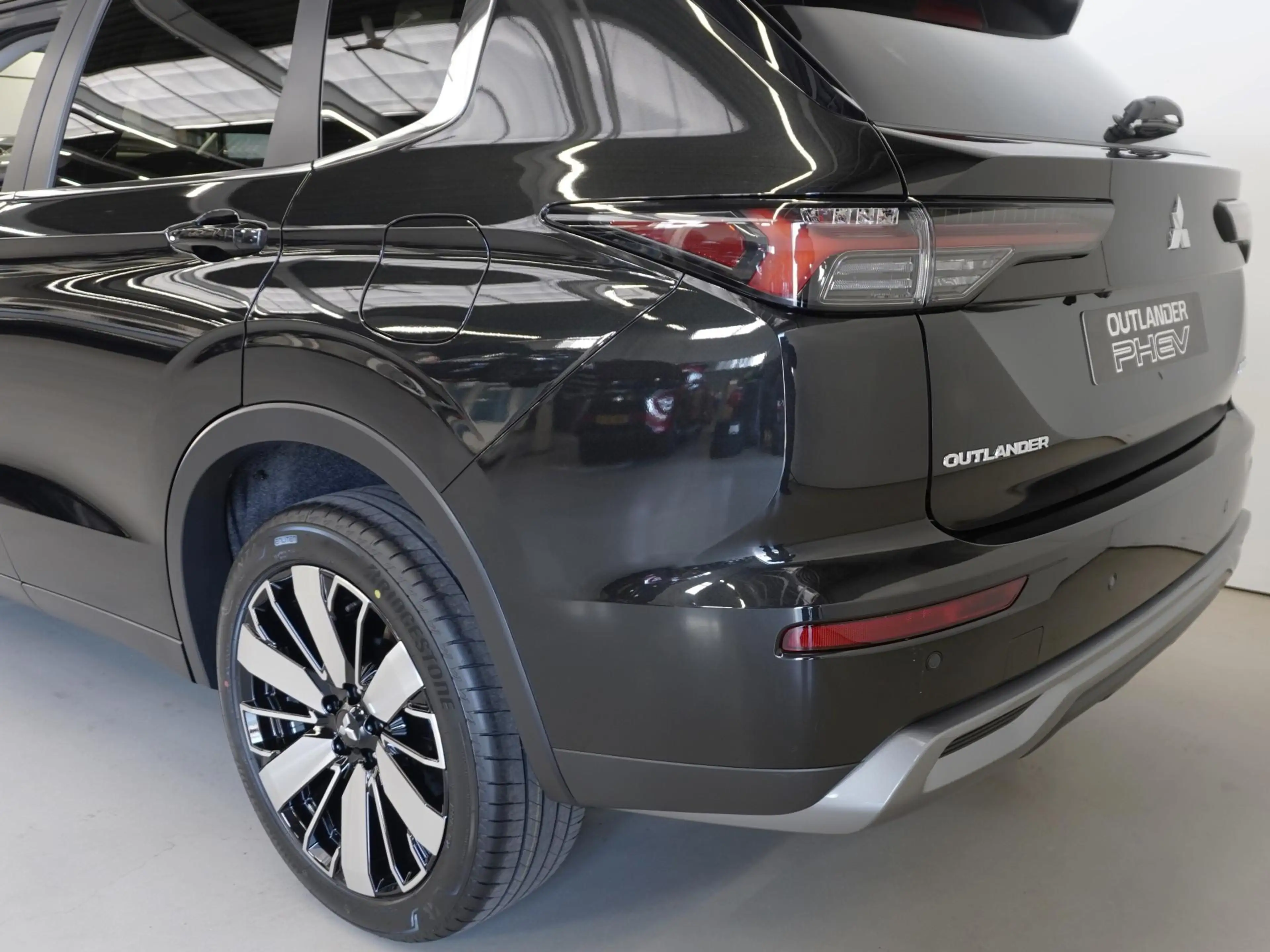 Mitsubishi Outlander 2.4 PHEV Intense+ | Actieprijs | Head up | 20 inch — photo 3
