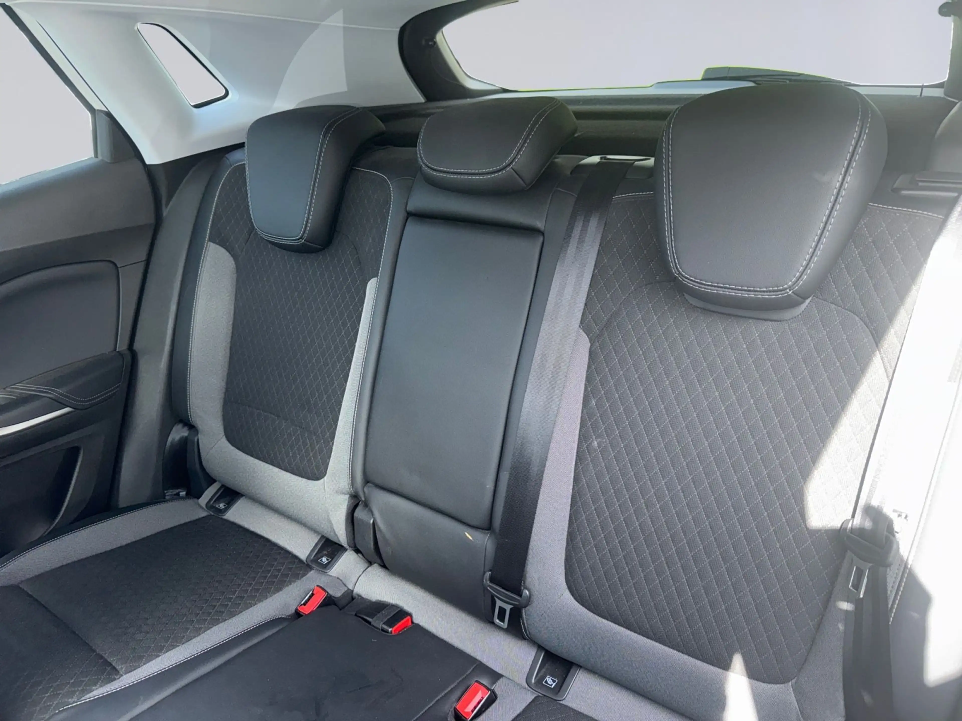 Opel Grandland X — photo 10