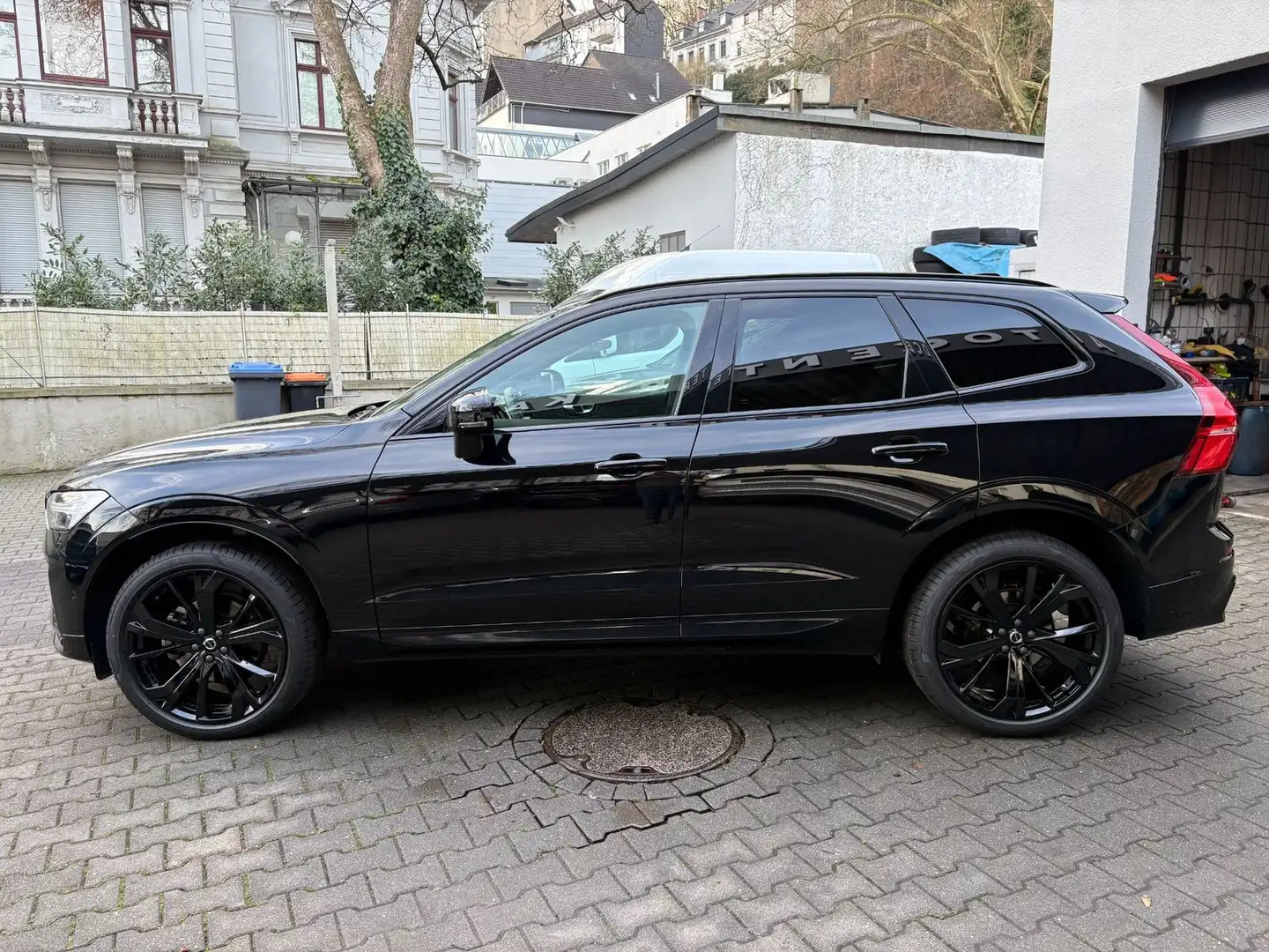 Volvo XC60 B5 Plus Black Edition Head-Up PANO 360 ACC Noir - 2