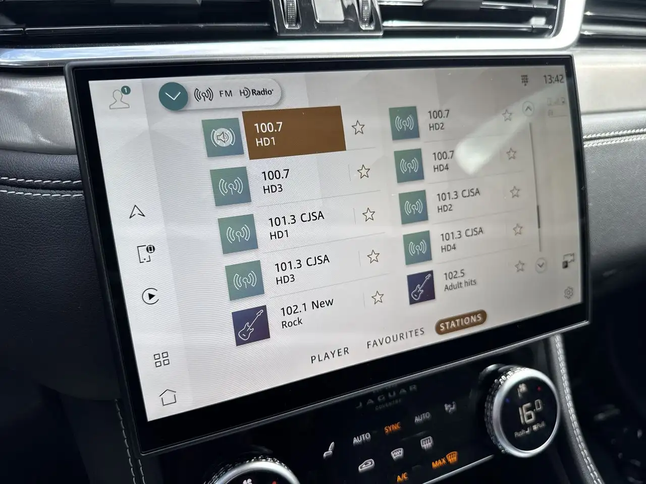 Jaguar F-Pace снимка Jaguar F-Pace