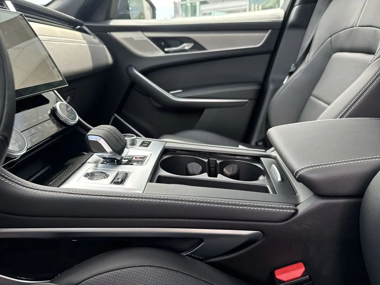 Jaguar F-Pace снимка Jaguar F-Pace
