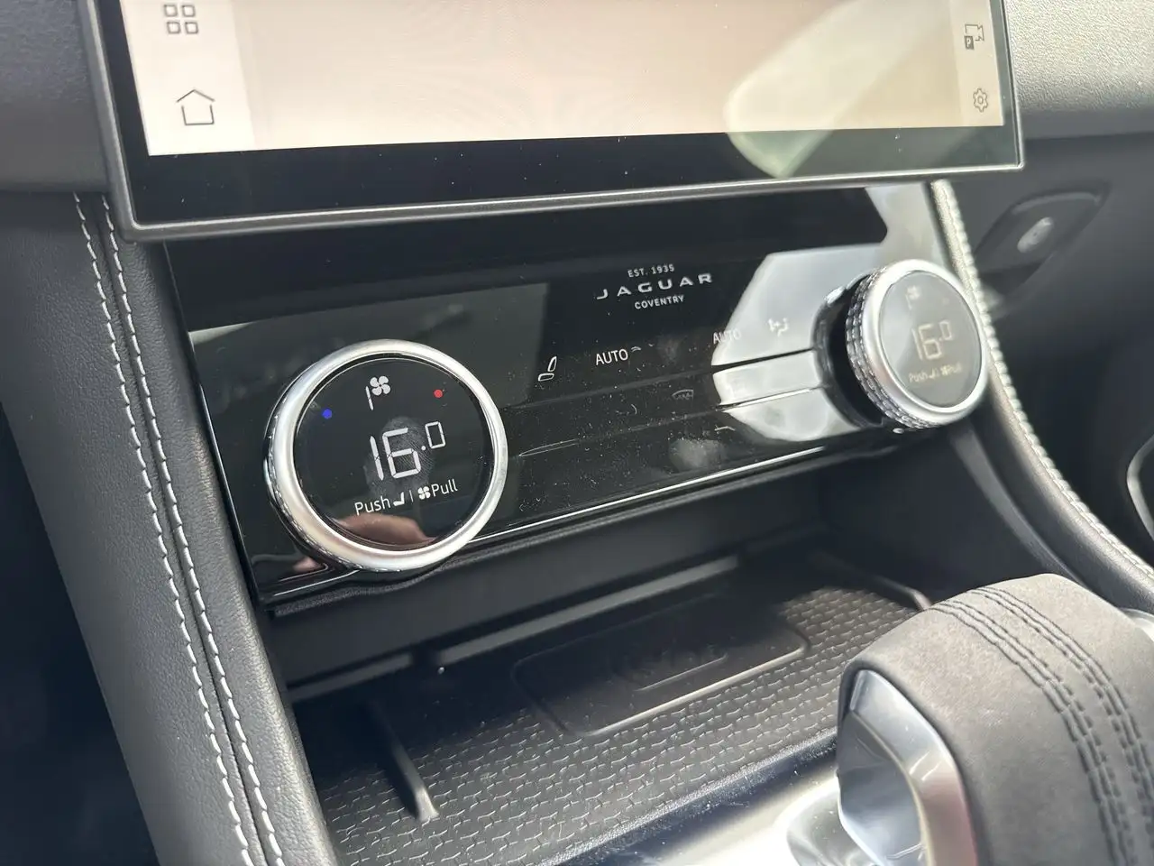 Jaguar F-Pace снимка Jaguar F-Pace