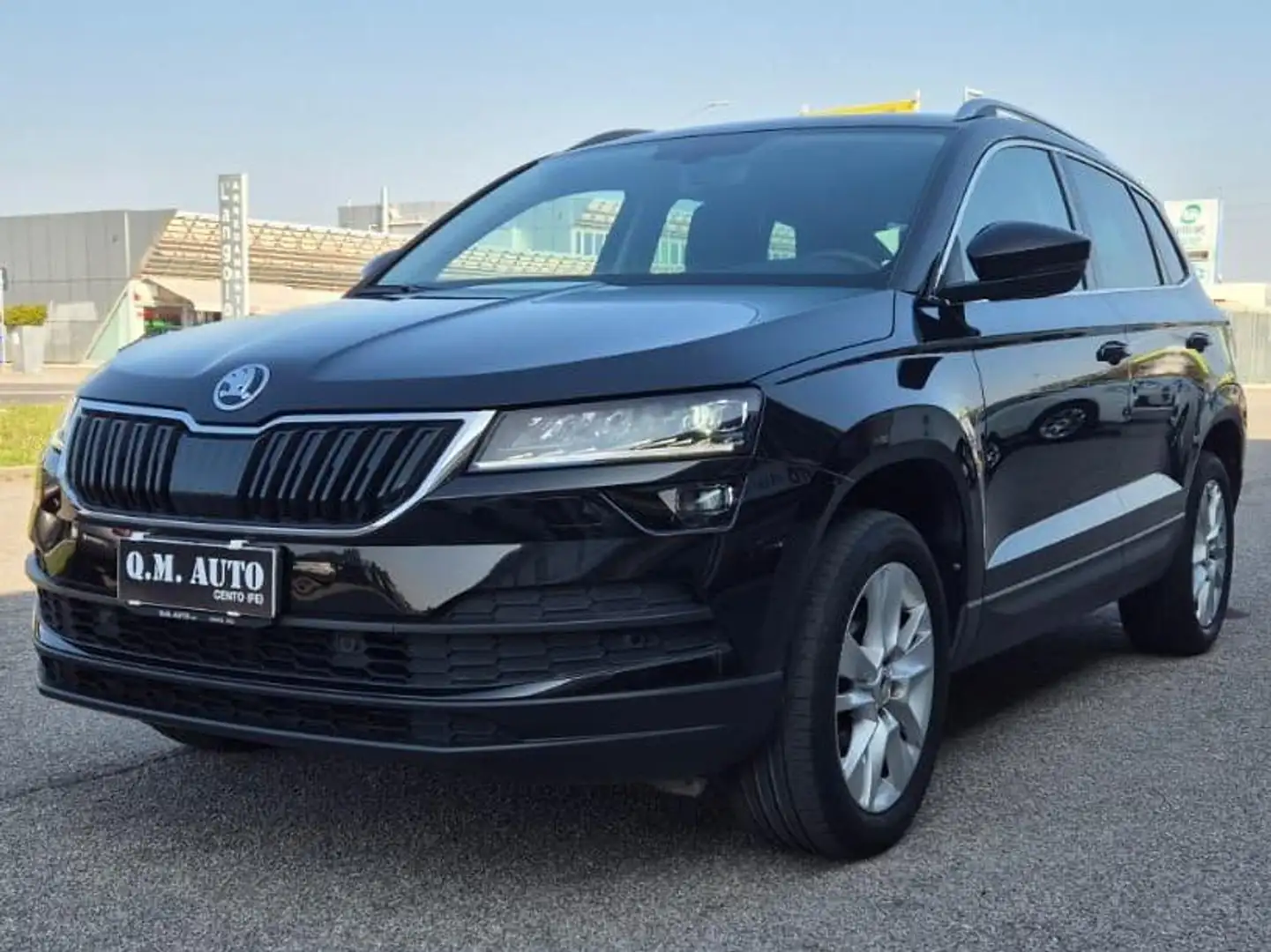 Skoda Karoq 1.0 TSI Executive Schwarz - 2
