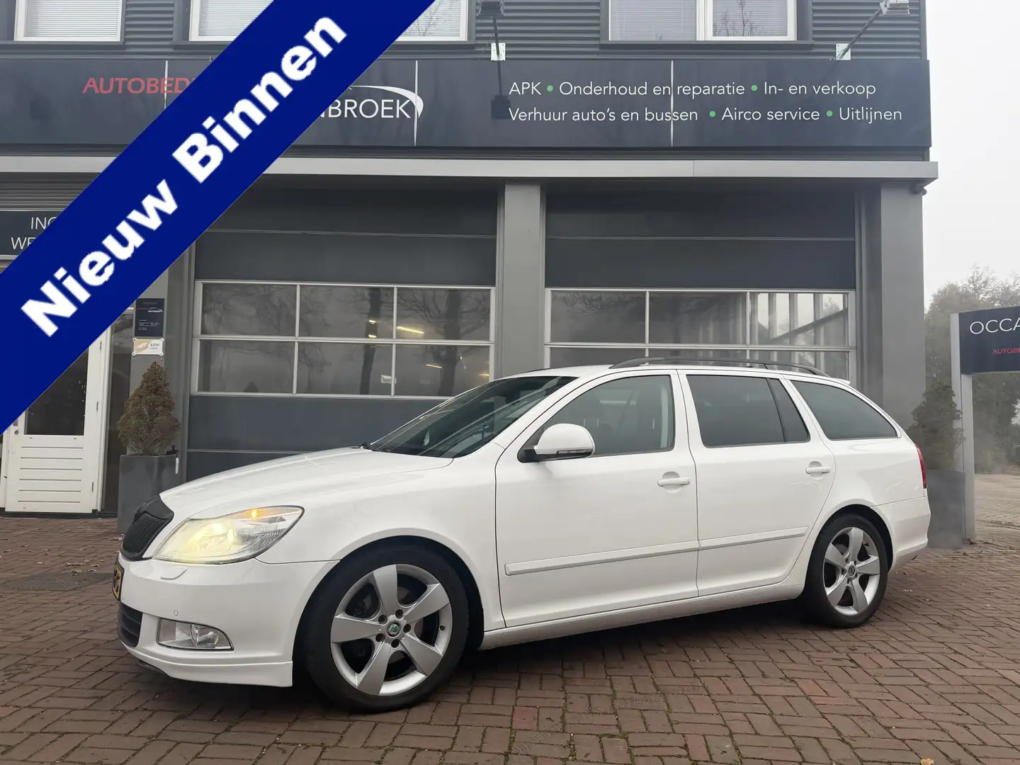 Skoda Octavia Combi 1.8 TSI Elegance Business Line Automaat EXPO Wit - 1