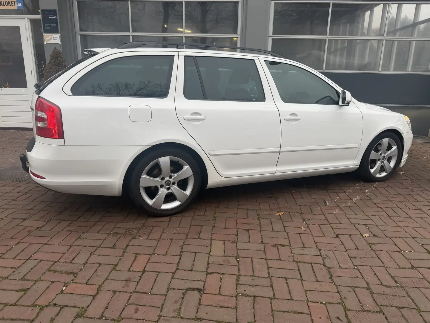 Skoda Octavia Combi 1.8 TSI Elegance Business Line Automaat EXPO Wit - 2