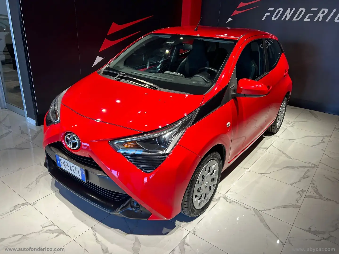 Toyota Aygo 1.0 VVT-i 72 CV 5p. x-clusiv Rouge - 2